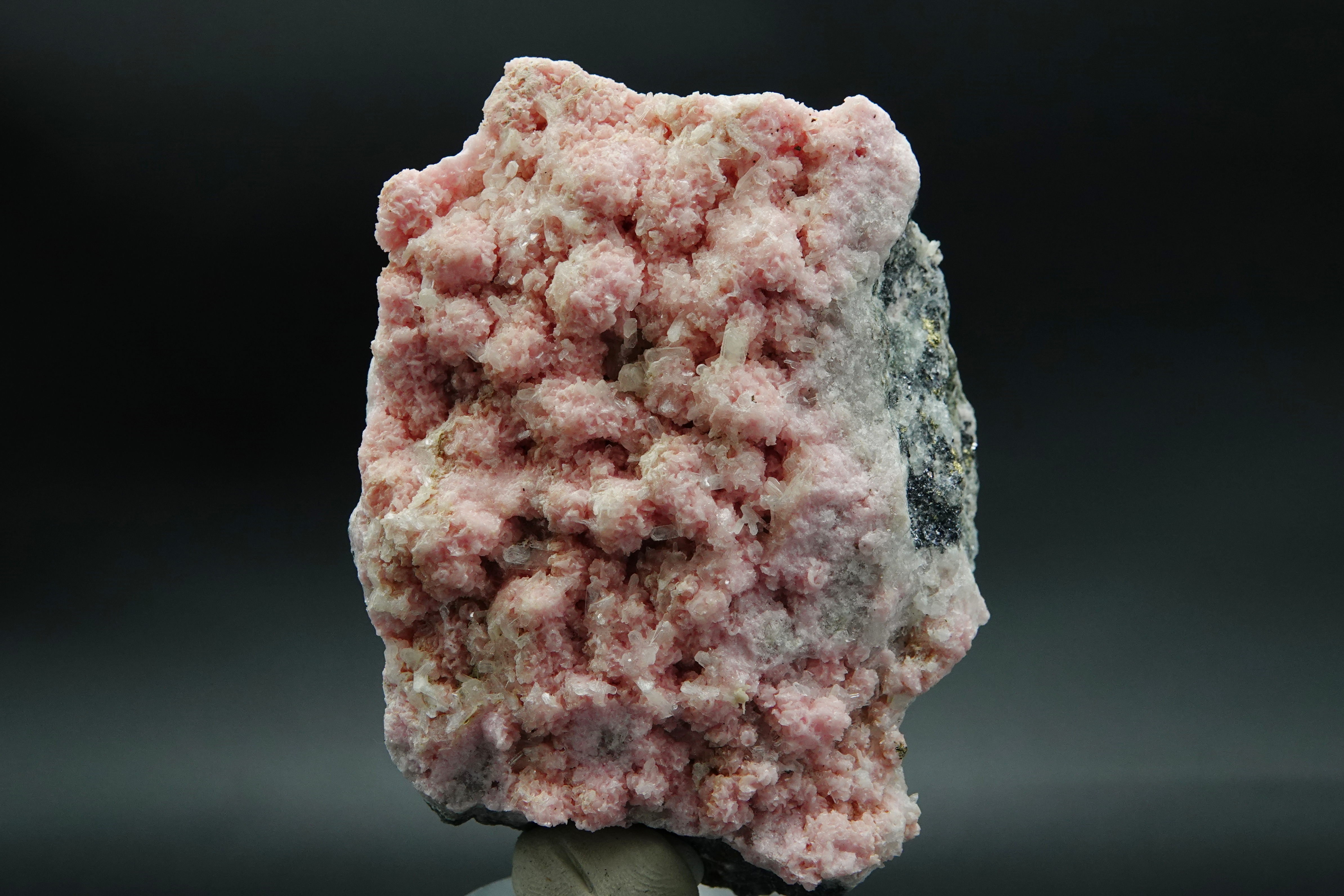 Rhodochrosite & Calcite, avec inclusions de Chalcopyrite & Sphalérite - 1188.5 ct