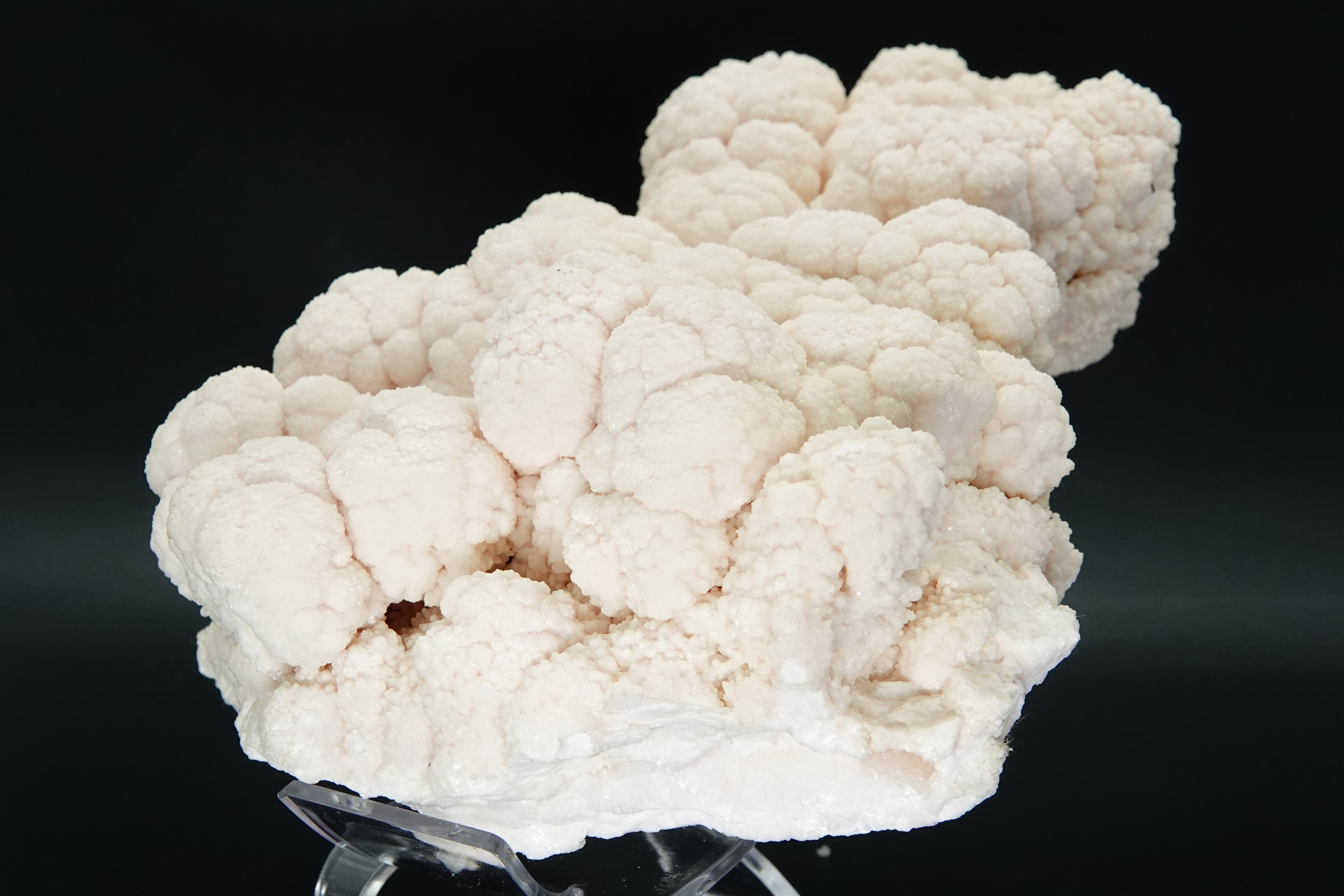 Calcite Botryoïdale avec une inclusion de Calchopyrite - Bulgarie - Qualité MUSEUM - 8830 carats