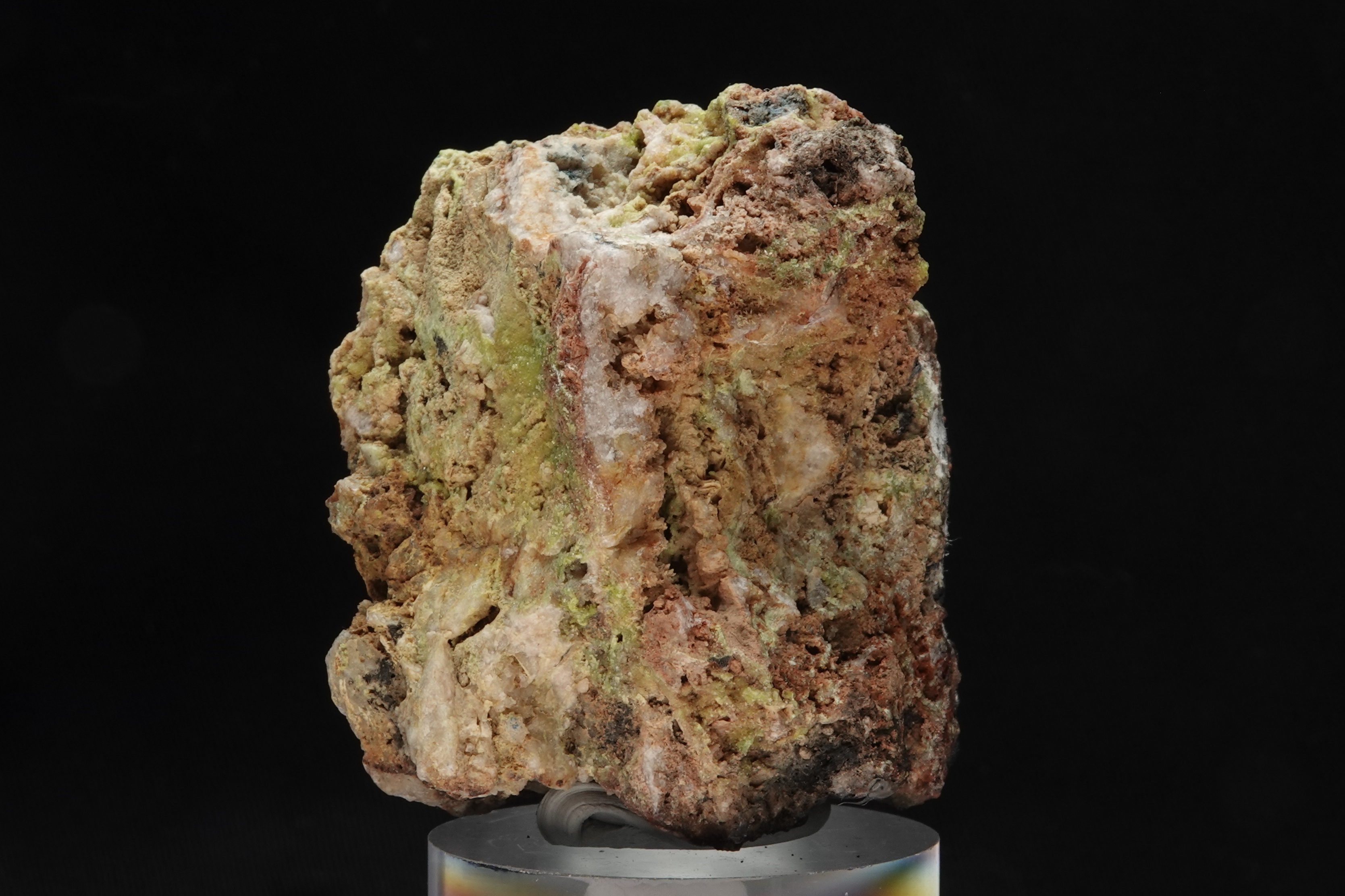 Pyromorphite sur gangue ferrugineuse - Mine de Montevecchio, Sardaigne, Italie - 995 ct