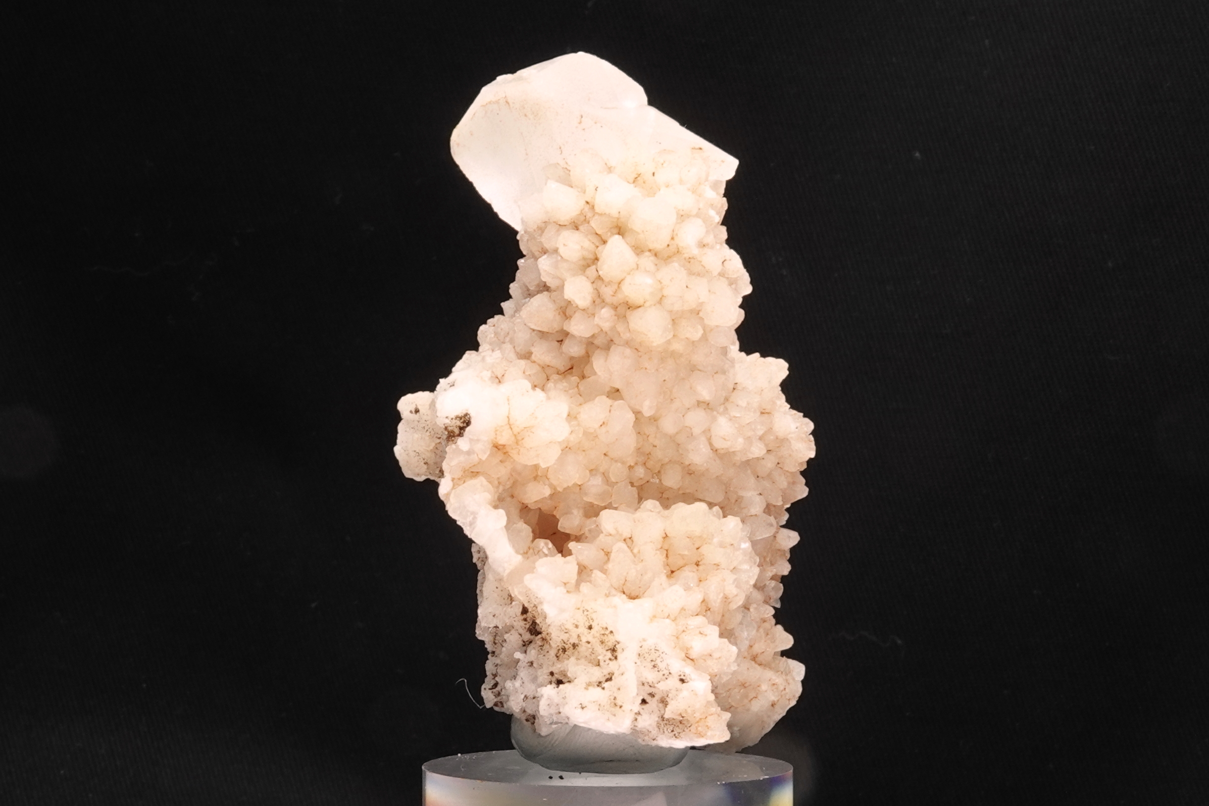 Calcite sur druse de Quartz - Toscane, Italie - 509 ct