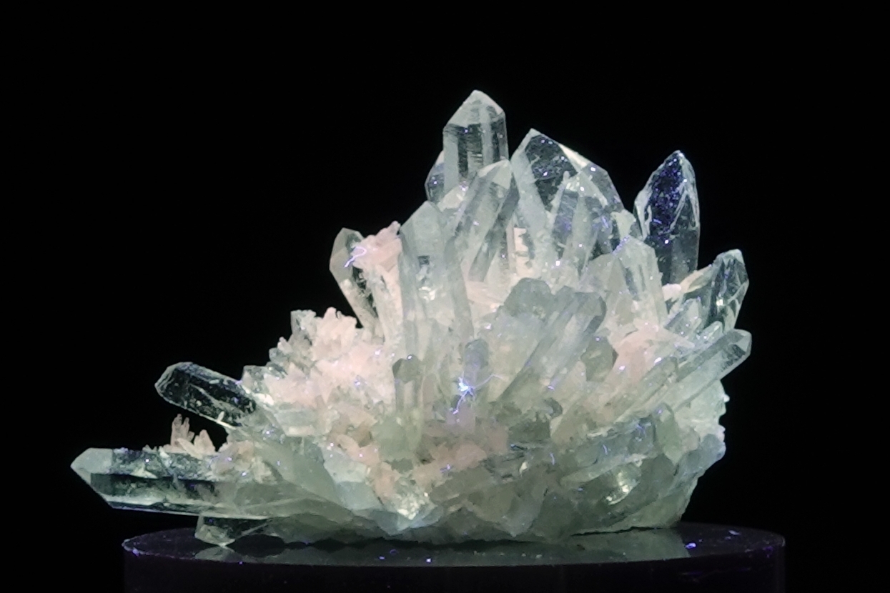 Rhodochrosite, Quartz & Calcite fluorescente - Bulgarie - 78,5 ct