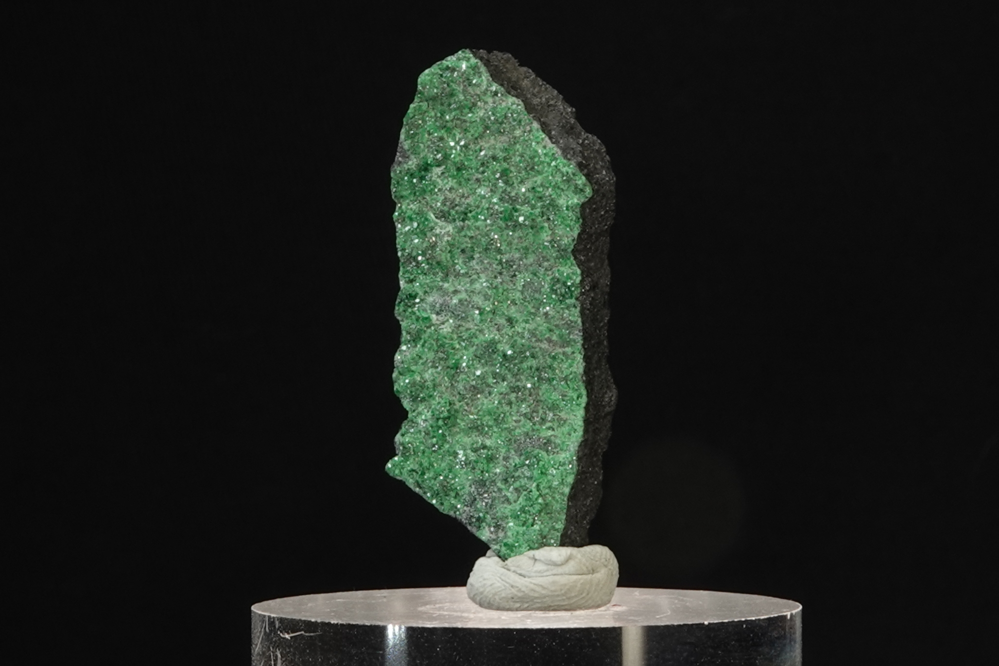 Grenat Uvarovite sur Chromitite - Mine de Saranov, Oural, Russie - 41.5 ct