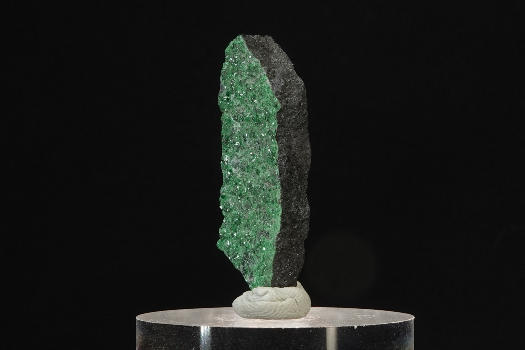 Grenat Uvarovite sur Chromitite - Mine de Saranov, Oural, Russie - 41.5 ct