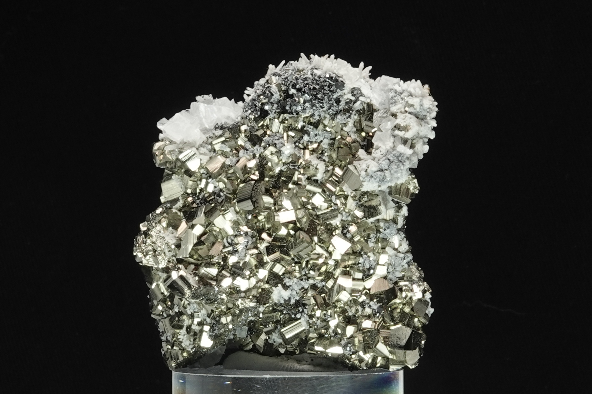 Pyrite, Quartz, Calcite Manganoan Fluorescente - Bulgarie - 441 ct