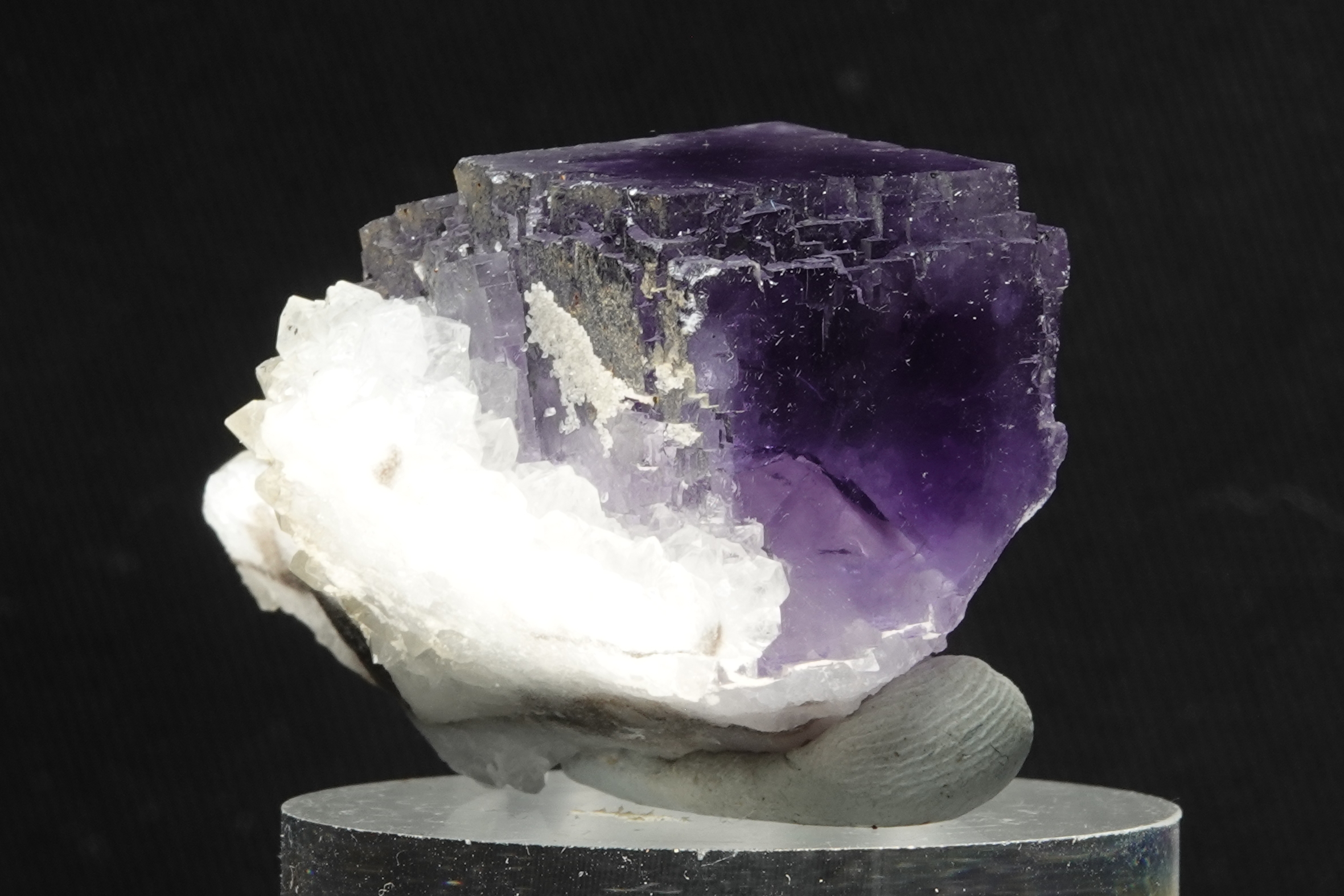 Fluorite violette sur Quartz - Berbès, Ribadesella, Asturies, Espagne