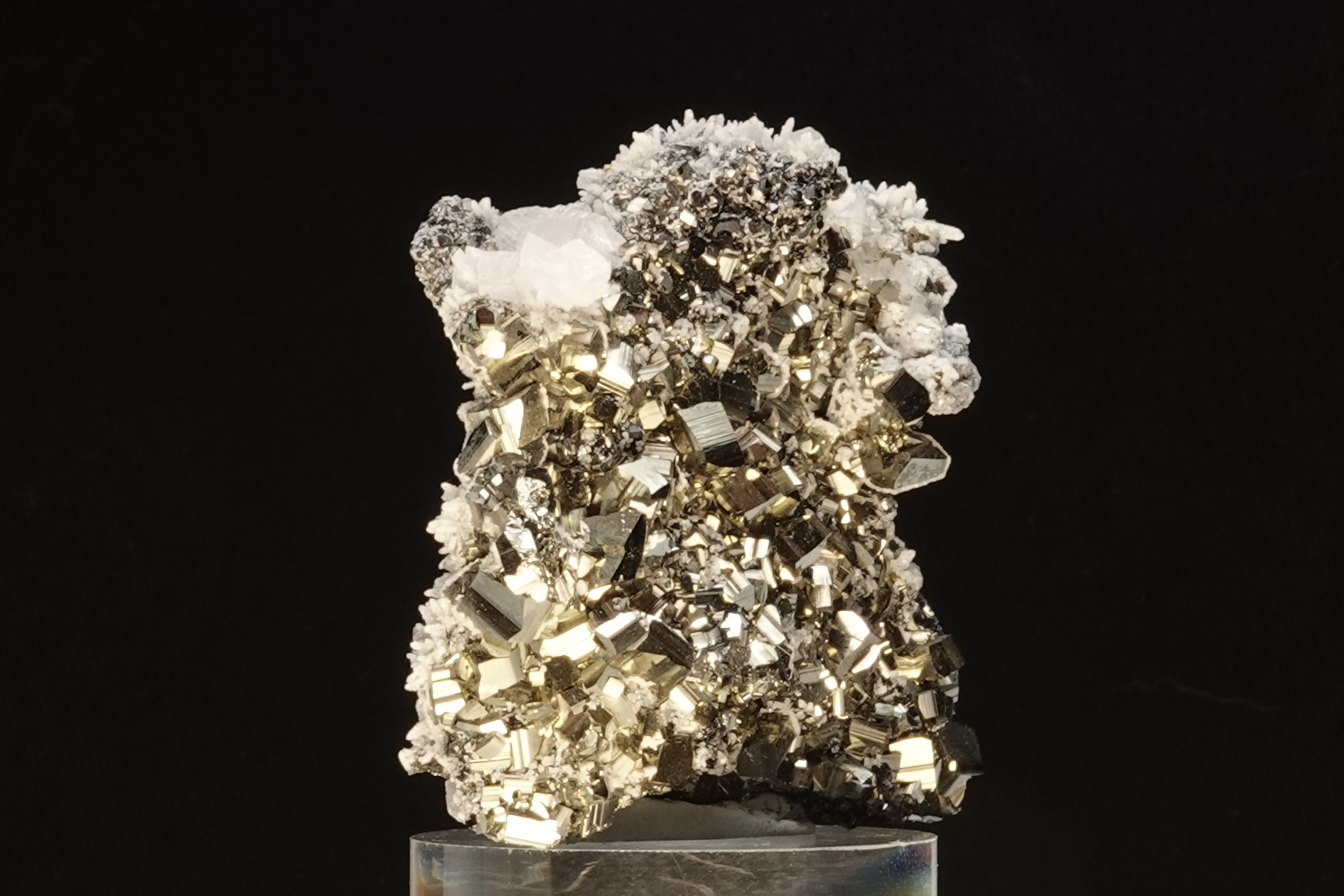 Pyrite, Quartz, Calcite Manganoan Fluorescente - Bulgarie - 441 ct