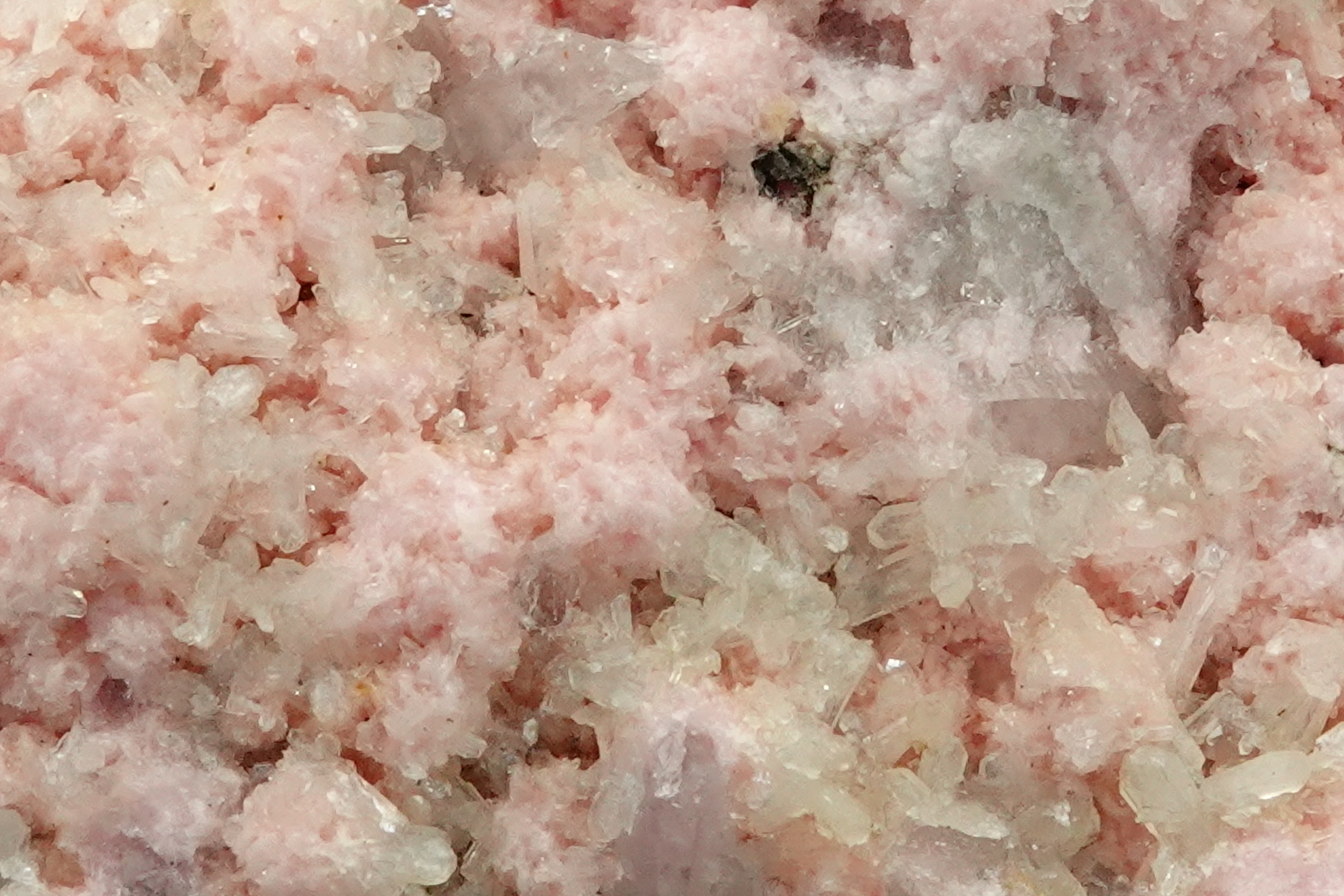 Rhodochrosite & Calcite avec Inclusions Chalcopyrite & Sphalérite - Bulgarie - 545 Ct