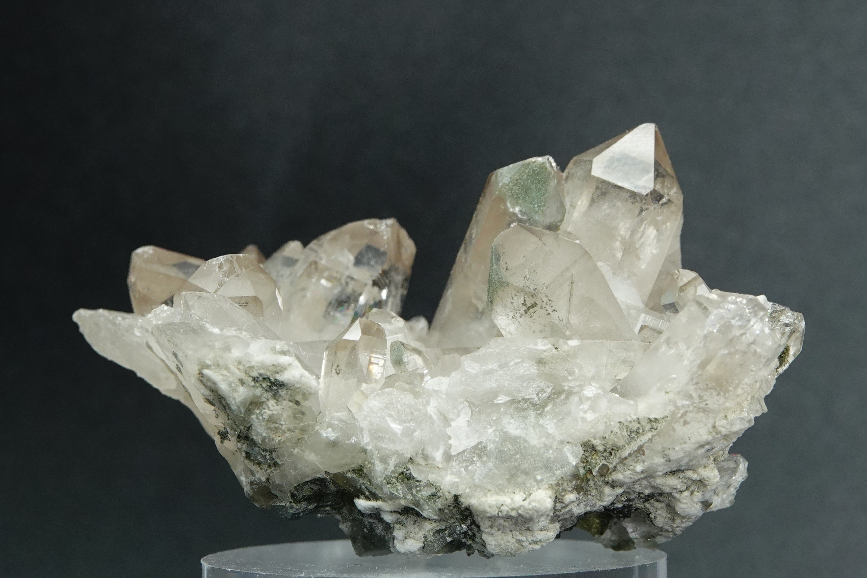 Quartz fumé avec Chlorite - Les 2 Alpes, Oisans, France - 333.5 ct