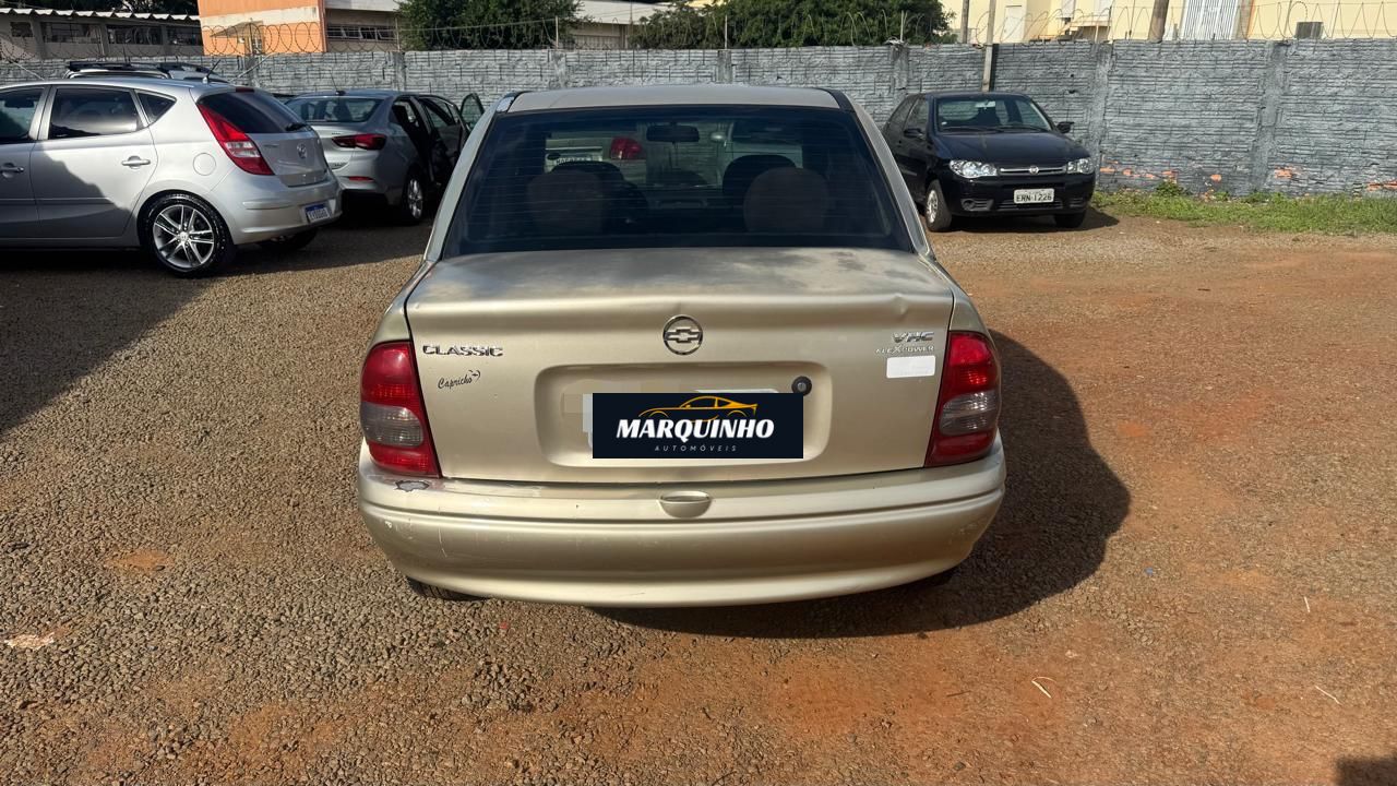 Classic sedã 1.0 Flex 