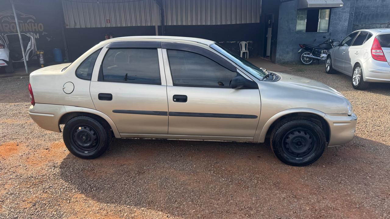 Classic sedã 1.0 Flex 