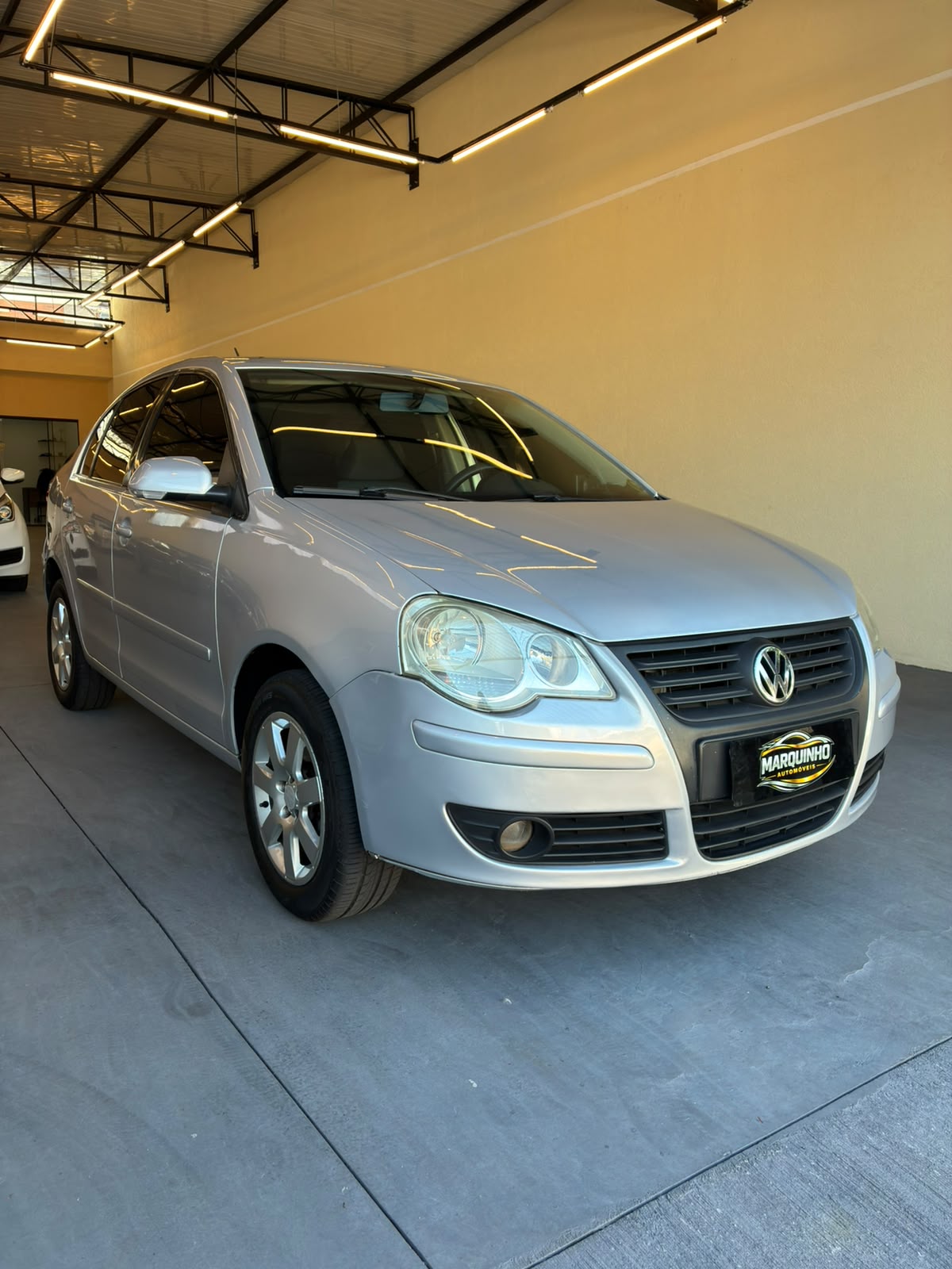VOLKSWAGEN POLO SEDAN COMFORTLINE 1.6 TOTAL FLEX 