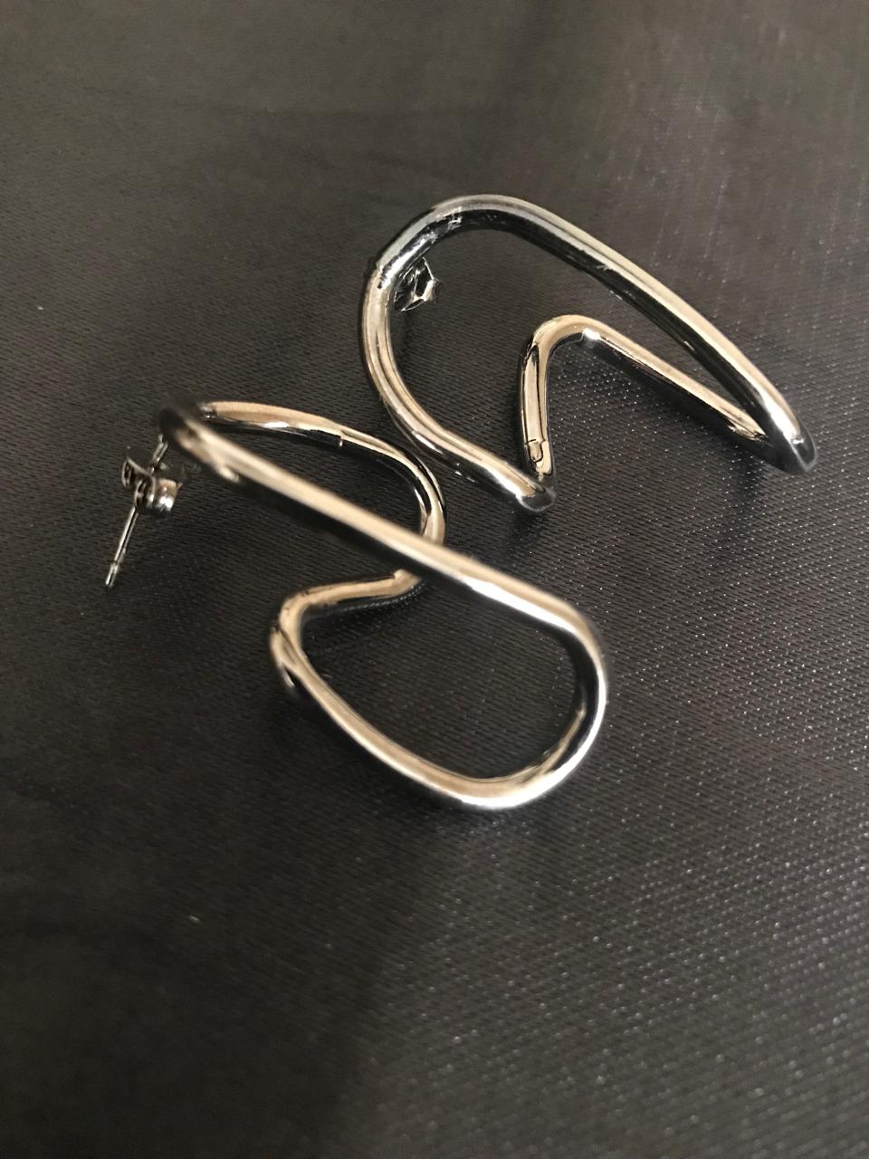 Brinco Artístico Prateado