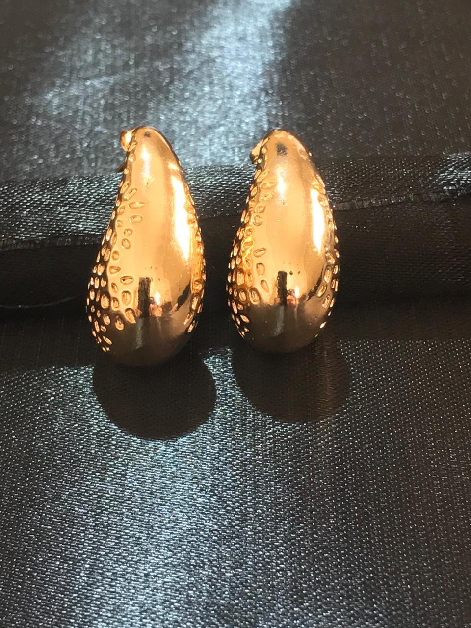 Brincos Gota Dourados Banhado a Ouro 18k