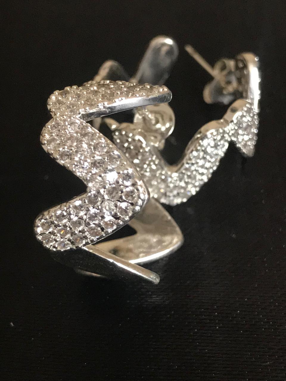 Brinco Prateado com Zircônias