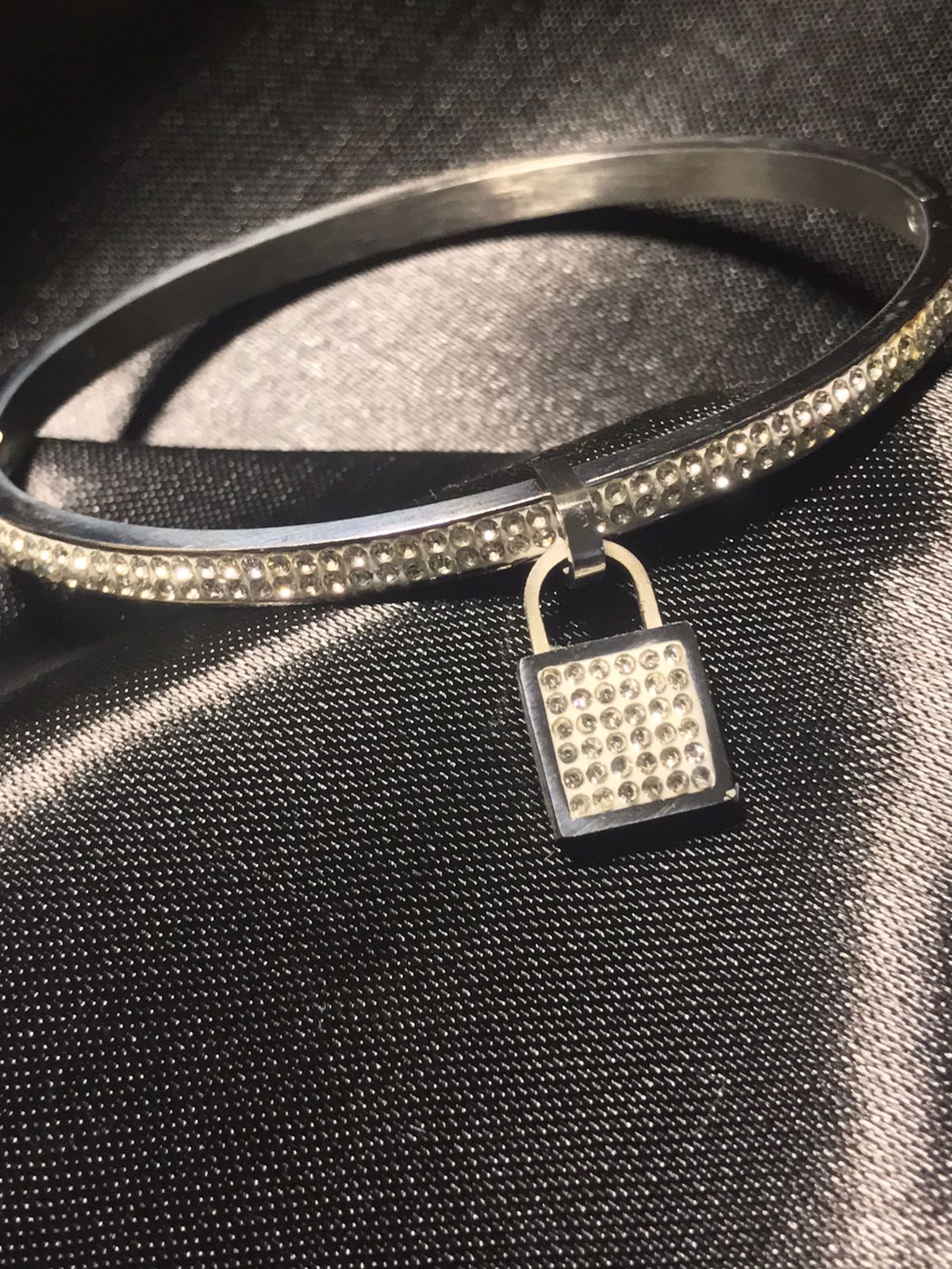 Bracelete de Prata com Pingente Cadeado