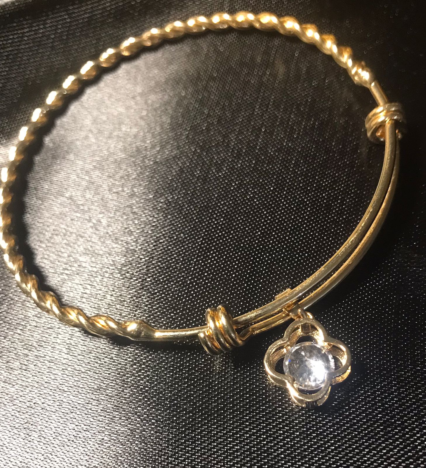 Bracelete Dourado Banhada a Ouro 18k com Pingente Strass 