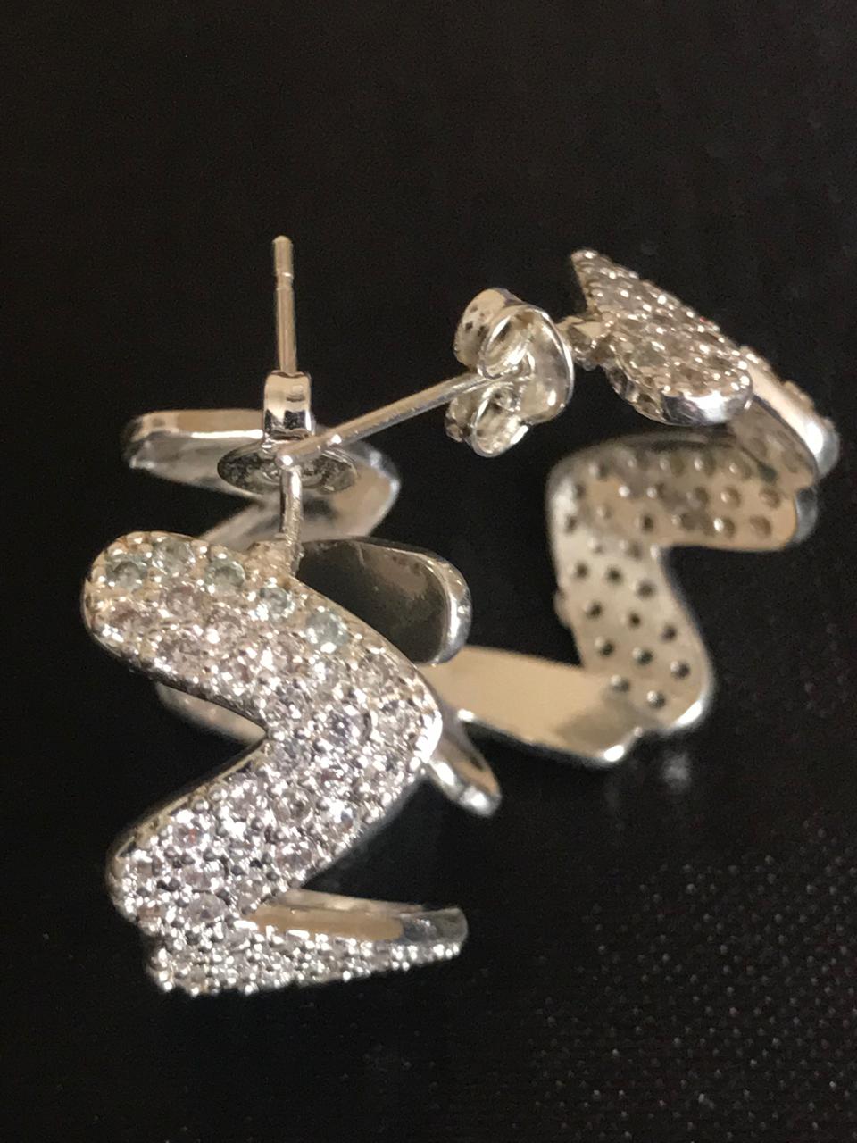 Brinco Prateado com Zircônias