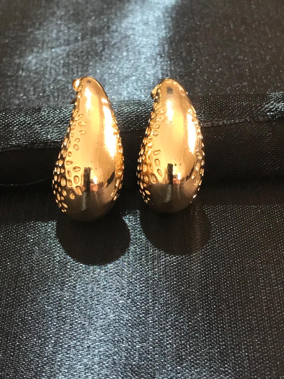 Brincos Gota Dourados Banhado a Ouro 18k