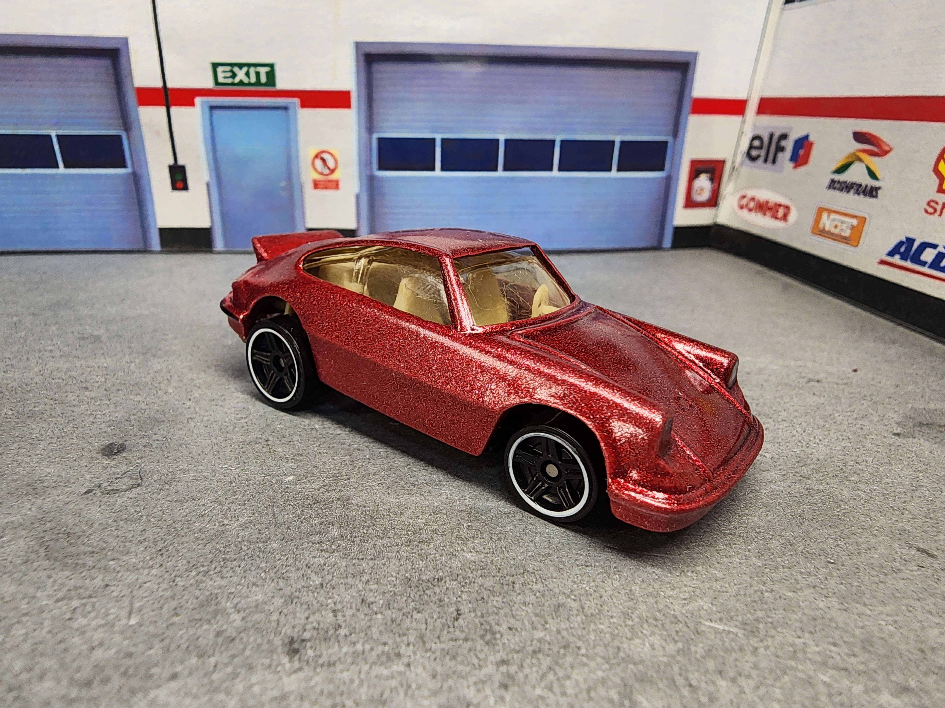 Classic Porsche 911 Keychain, 1:64 Scale Diecast