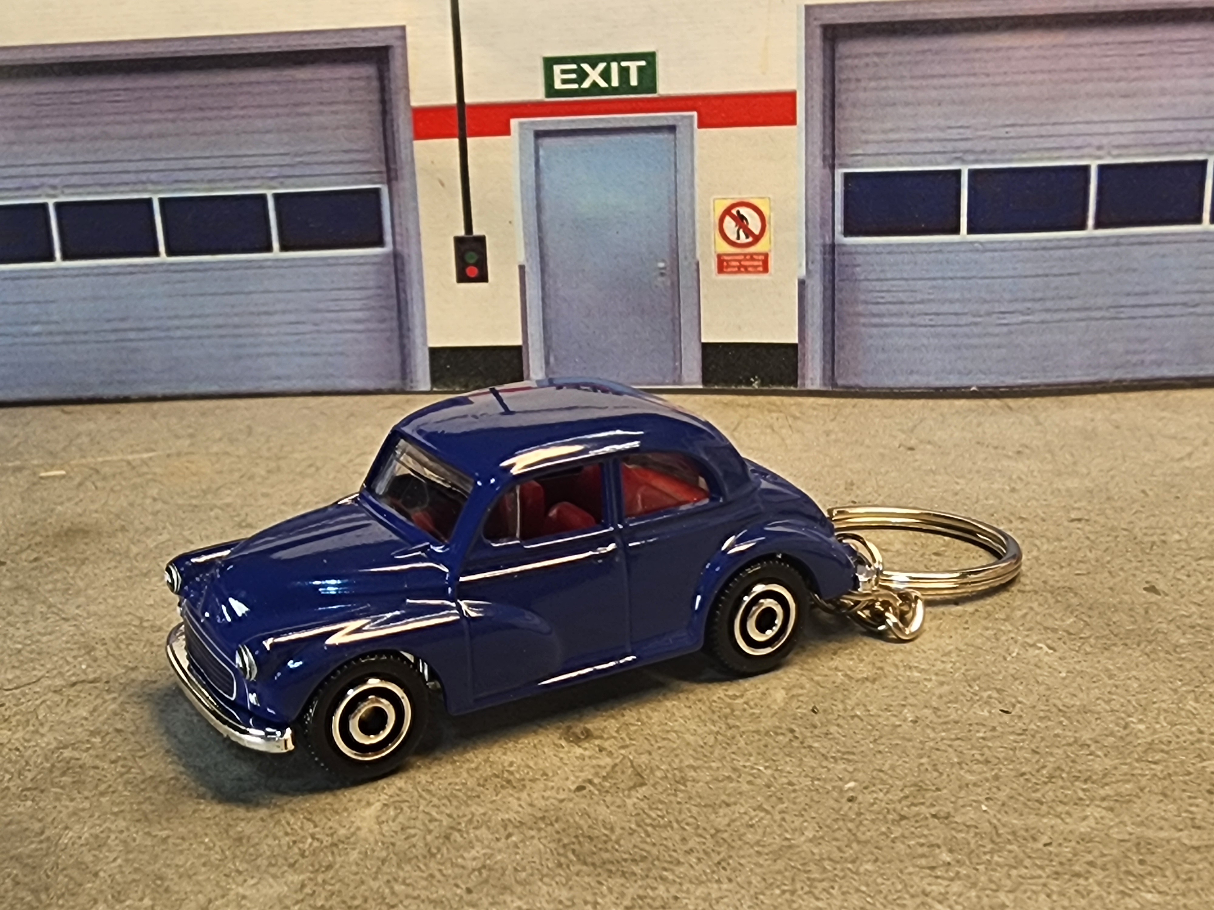 Morris Minor Saloon Keychain, 1:64 Scale Die Cast