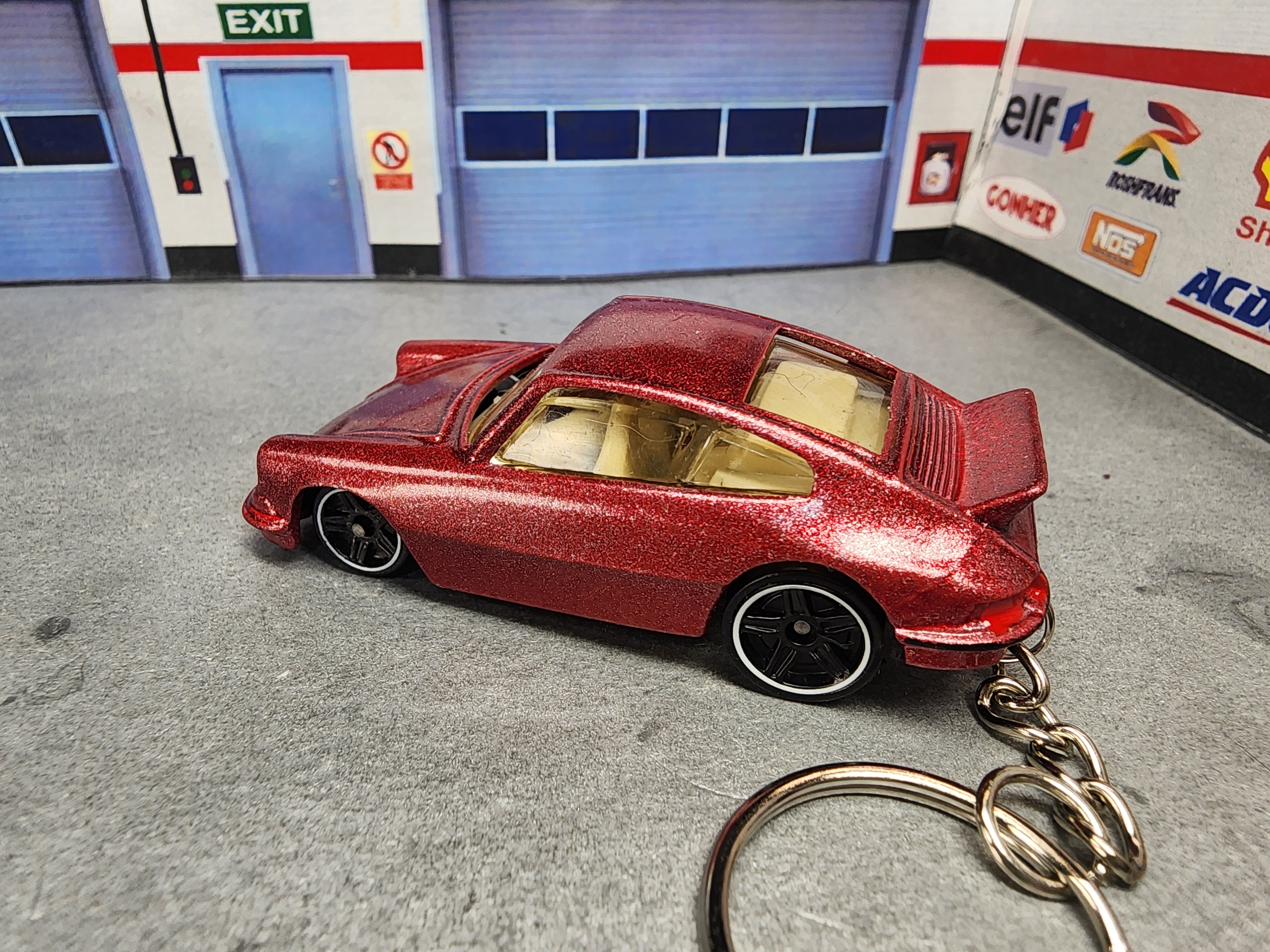 Classic Porsche 911 Keychain, 1:64 Scale Diecast