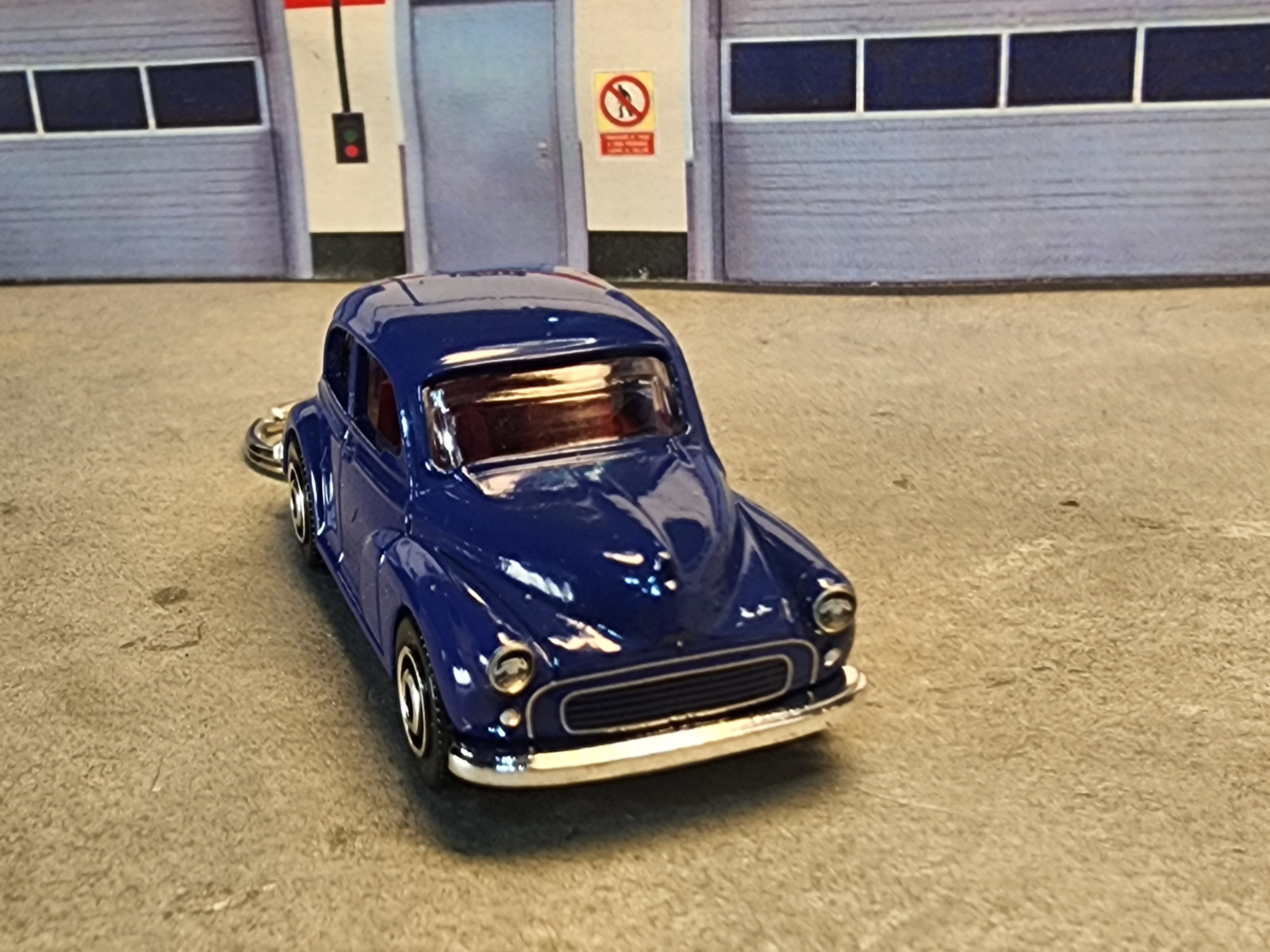 Morris Minor Saloon Keychain, 1:64 Scale Die Cast