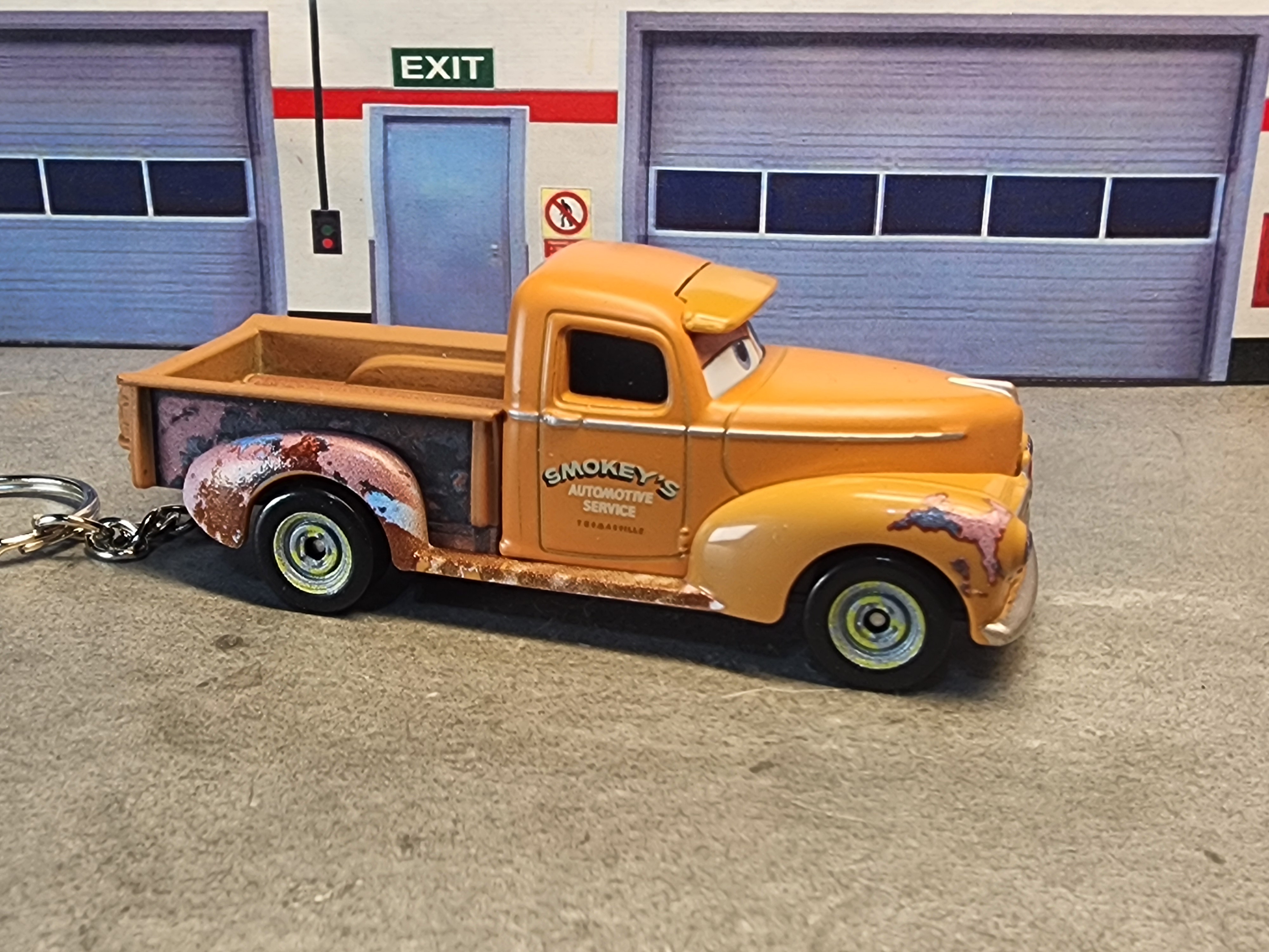 Smokey Pickup Truck Keychain: Pixar Cars Movie 3 Diecast Keychain