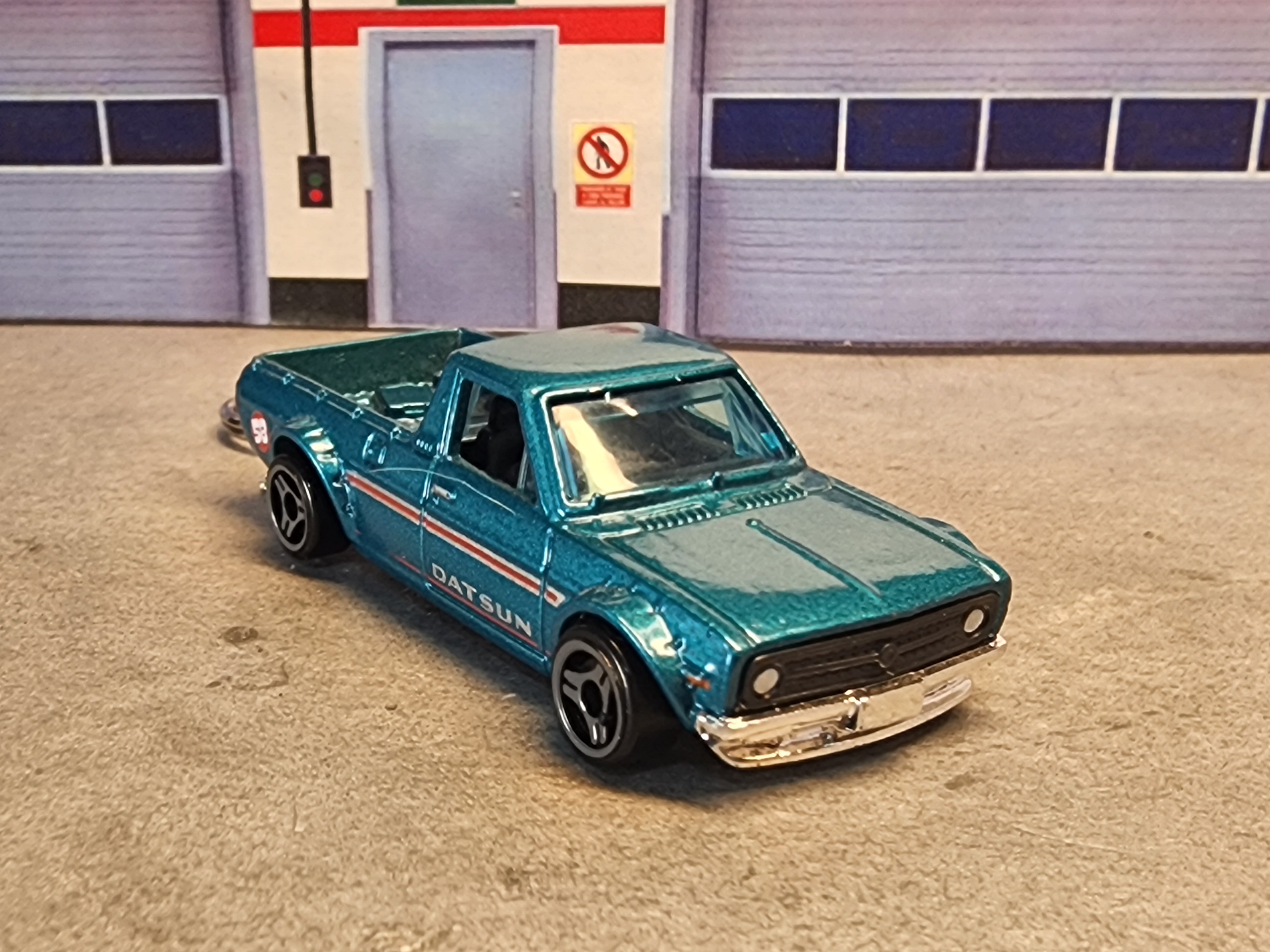 Classic Datsun Pickup Truck Keychain, 1975 Datsun Sunny Keychain, 1:64 Scale Die Cast