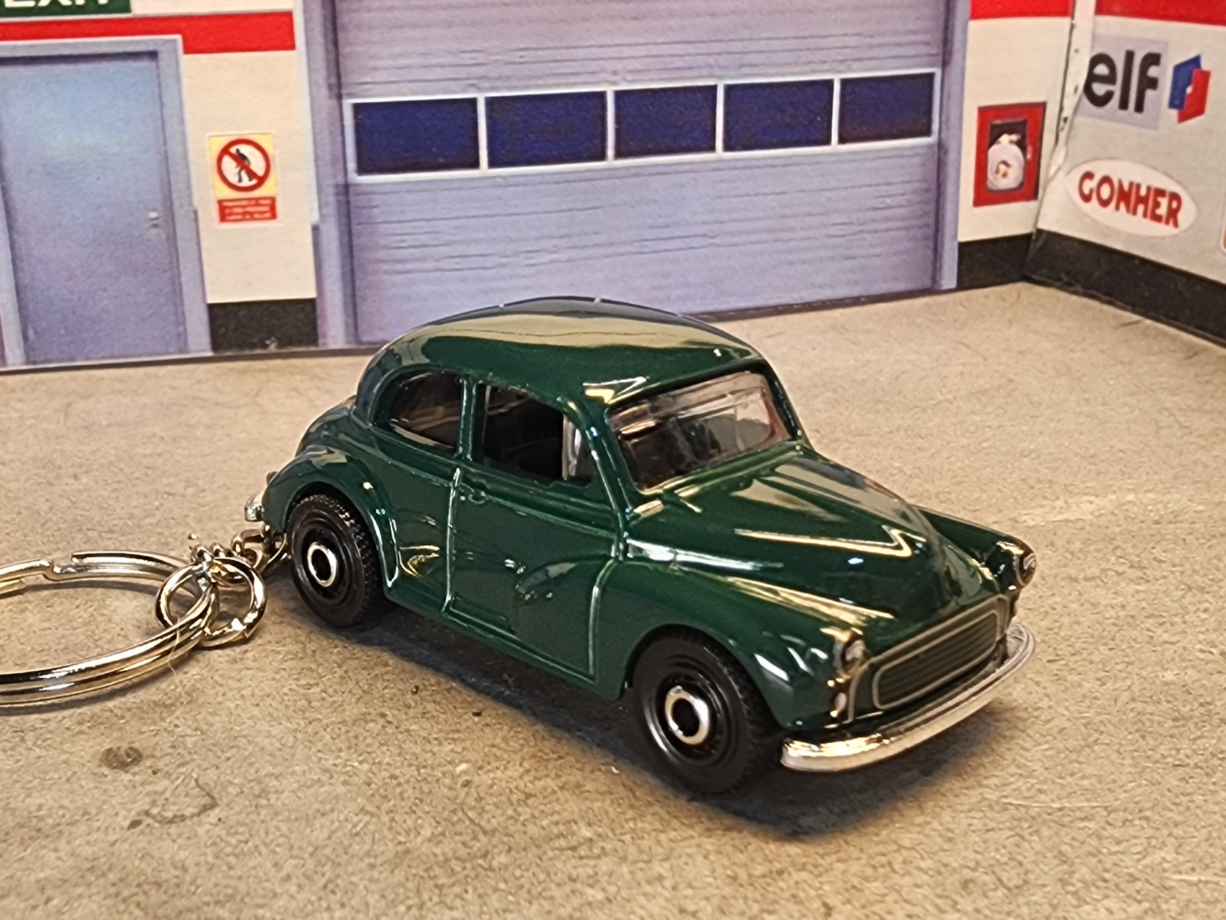 Morris Minor Saloon Keychain, 1:64 Scale Die Cast