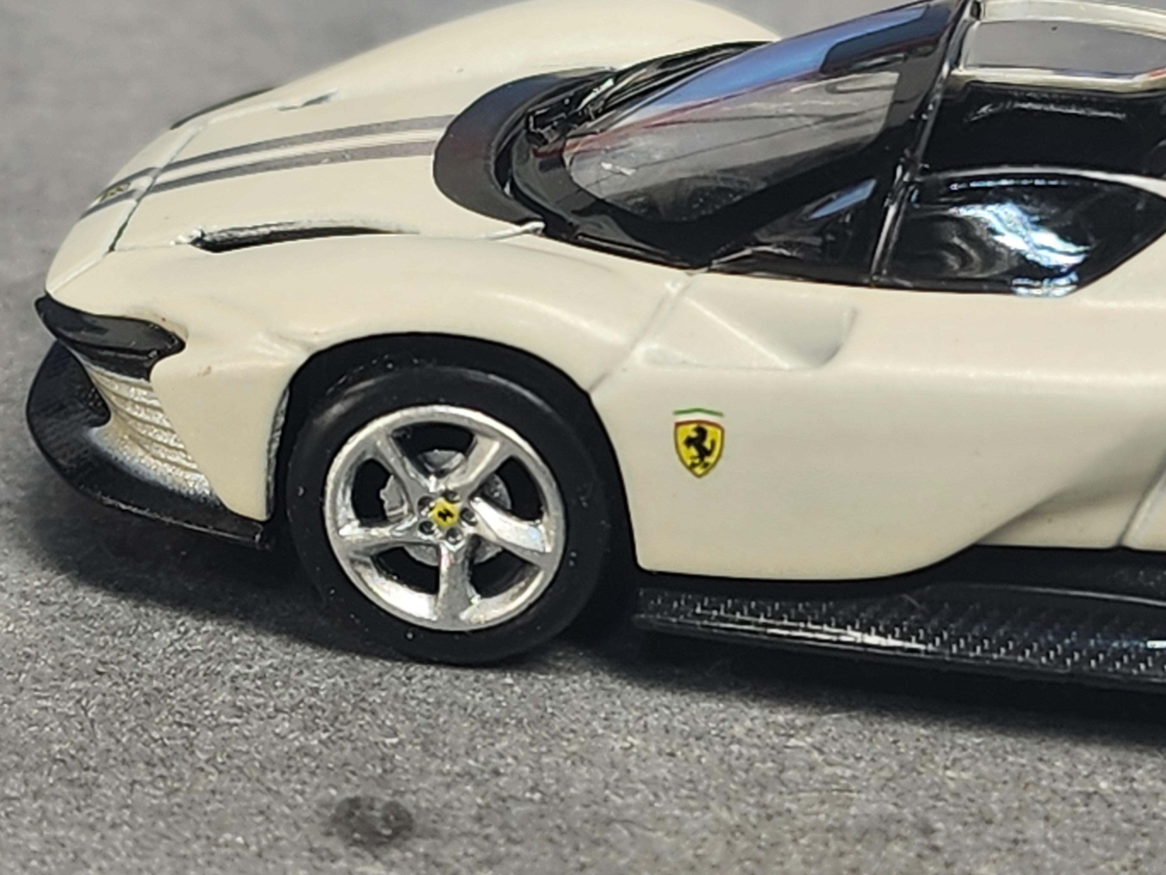 Ferrari Daytona SP3 Keychain, Die Cast 1:64 Scale