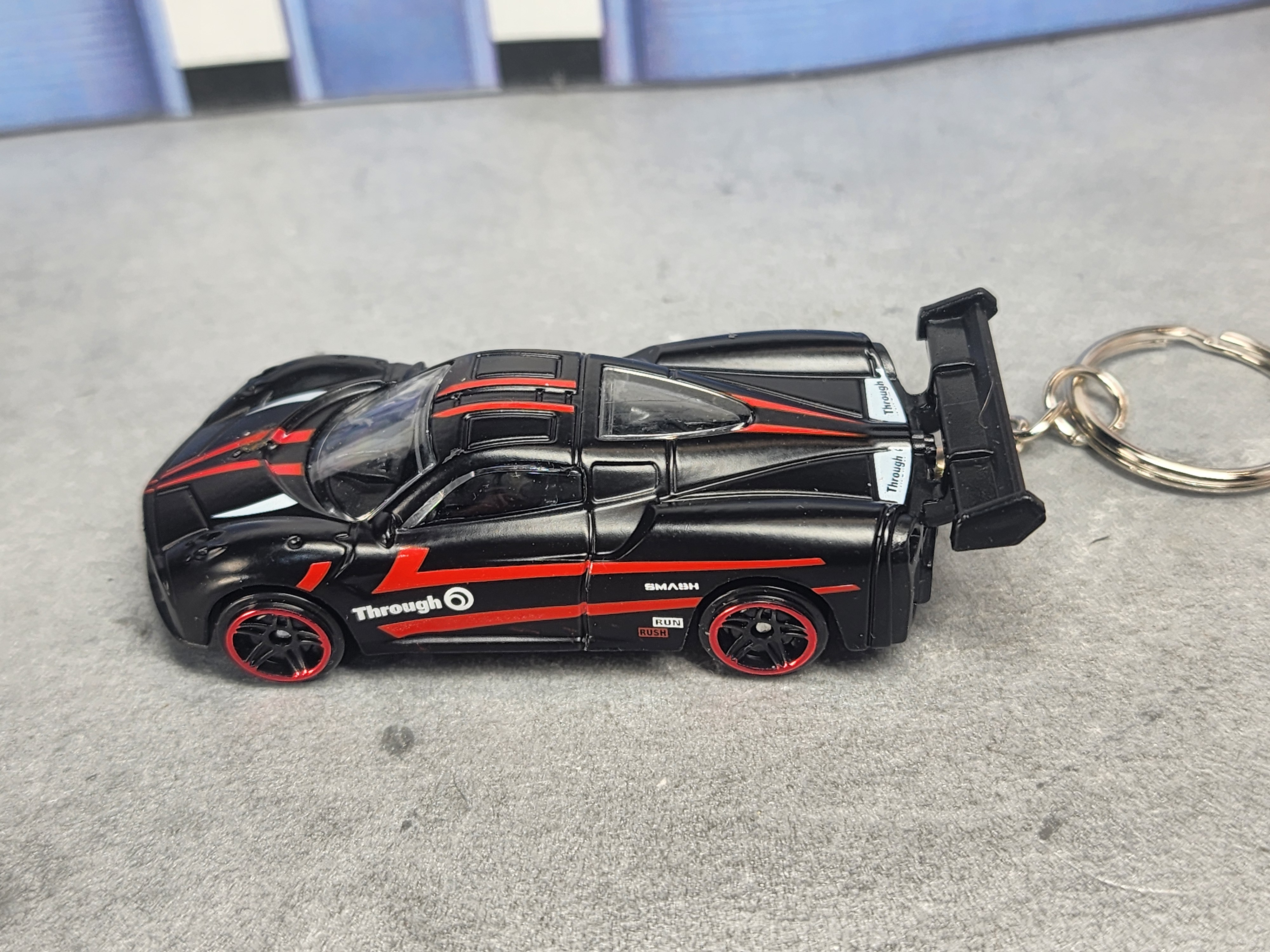 Saleen S7 Racing Diecast Car Keychain, 1:64 sacle