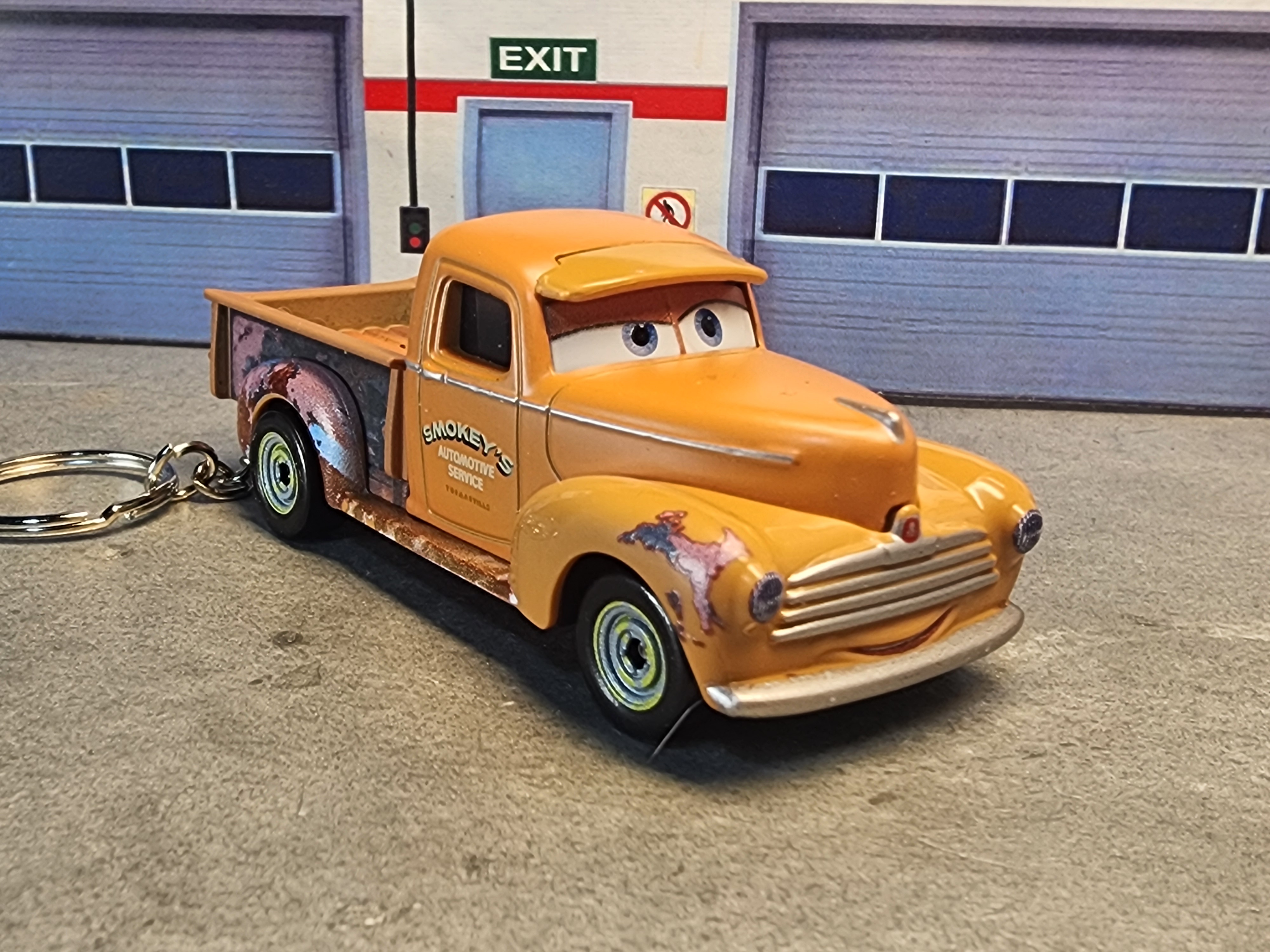 Smokey Pickup Truck Keychain: Pixar Cars Movie 3 Diecast Keychain