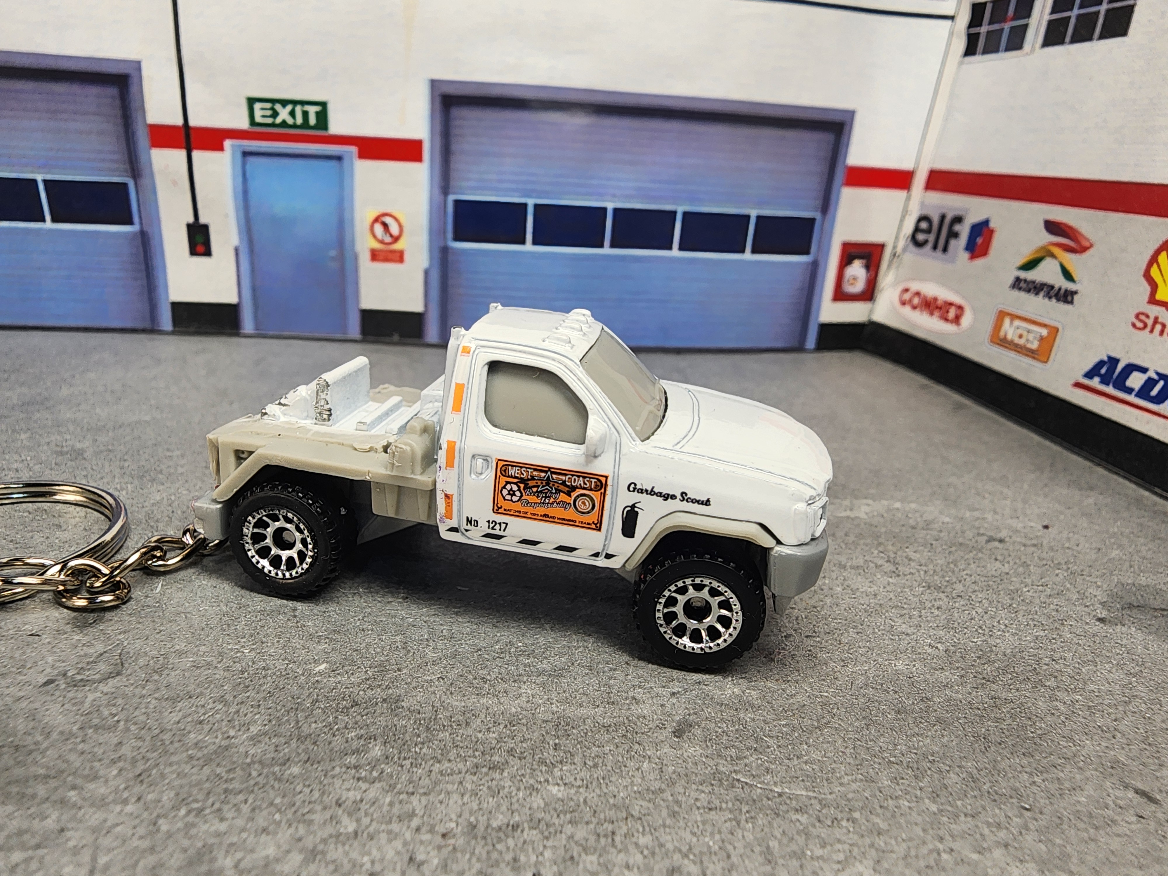 Ford F250 Flatbed Keychain, 1:64 Scale Diecast