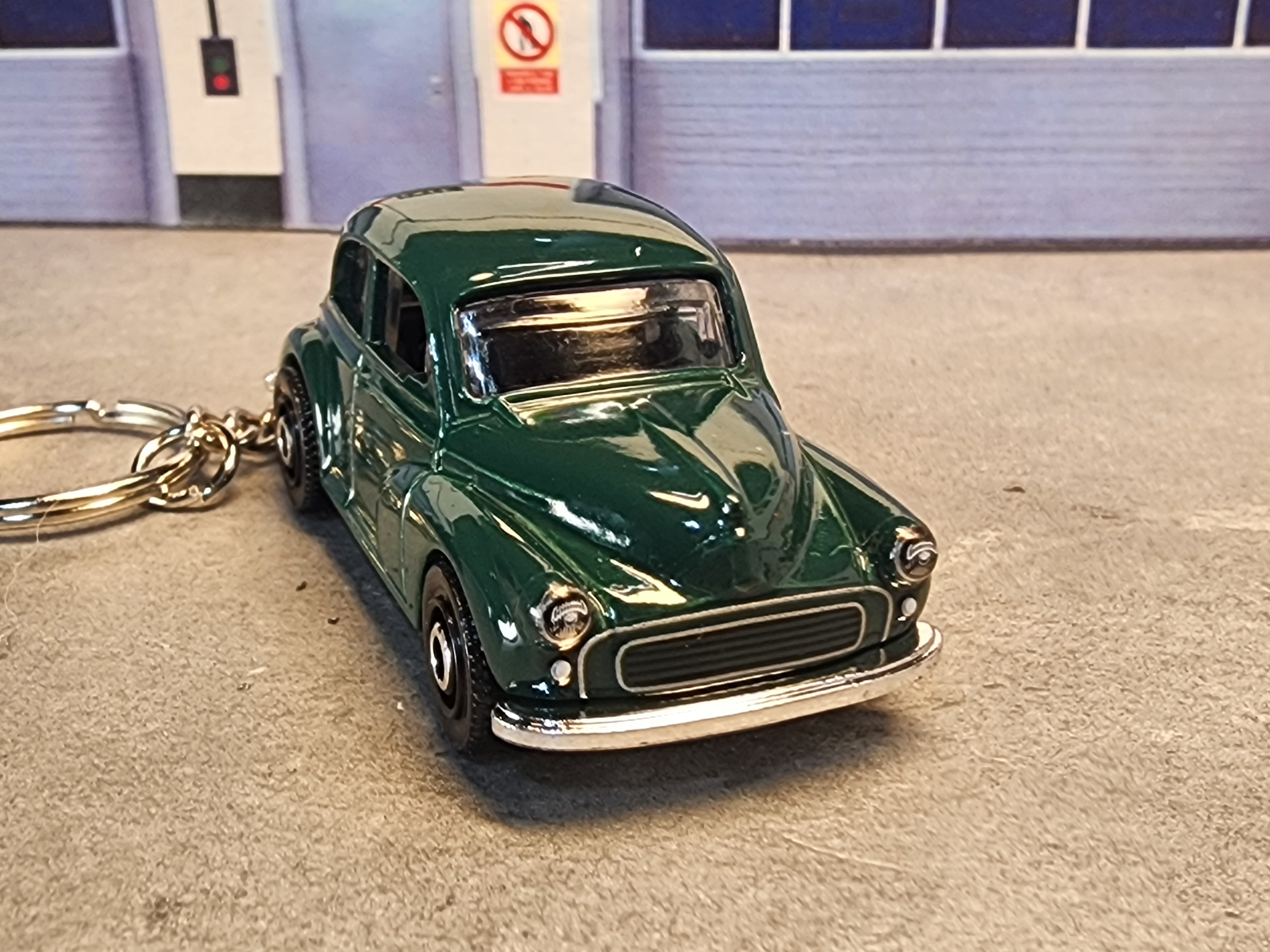 Morris Minor Saloon Keychain, 1:64 Scale Die Cast
