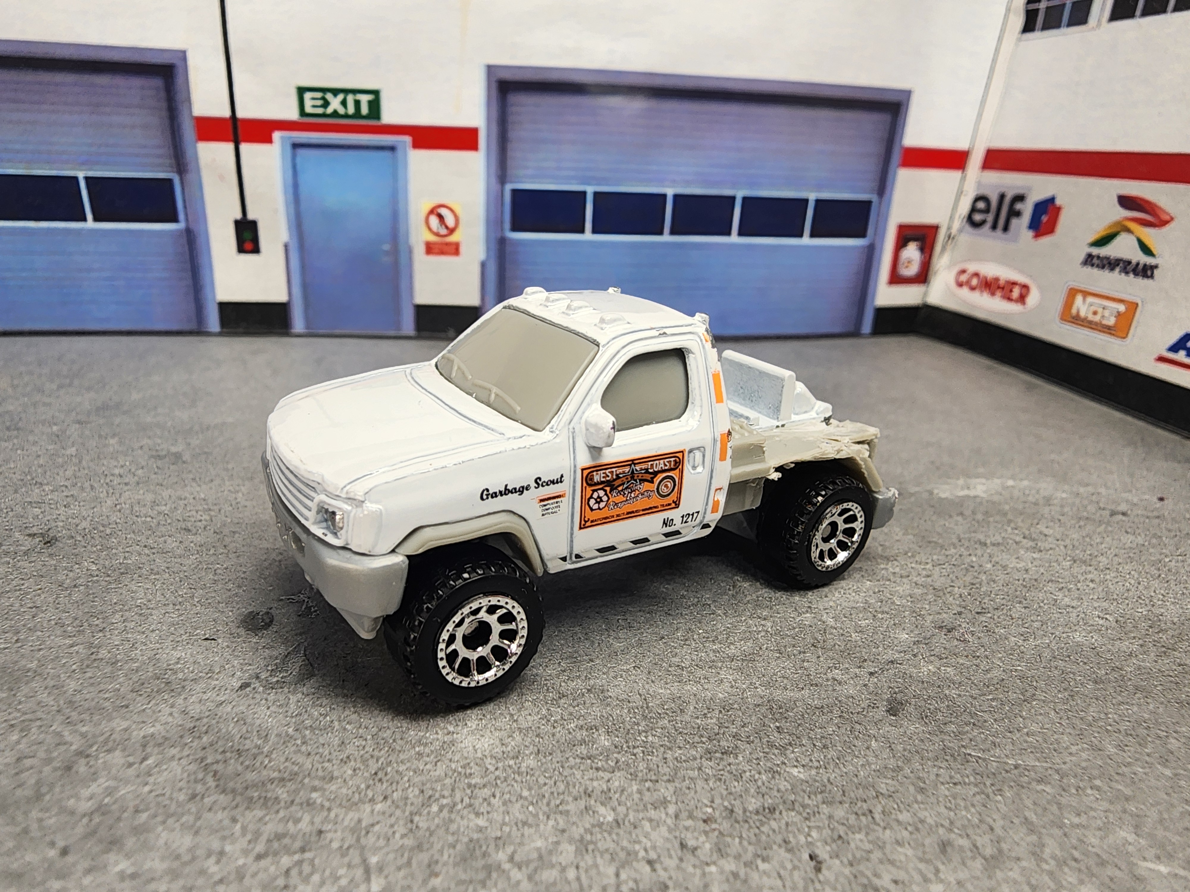 Ford F250 Flatbed Keychain, 1:64 Scale Diecast