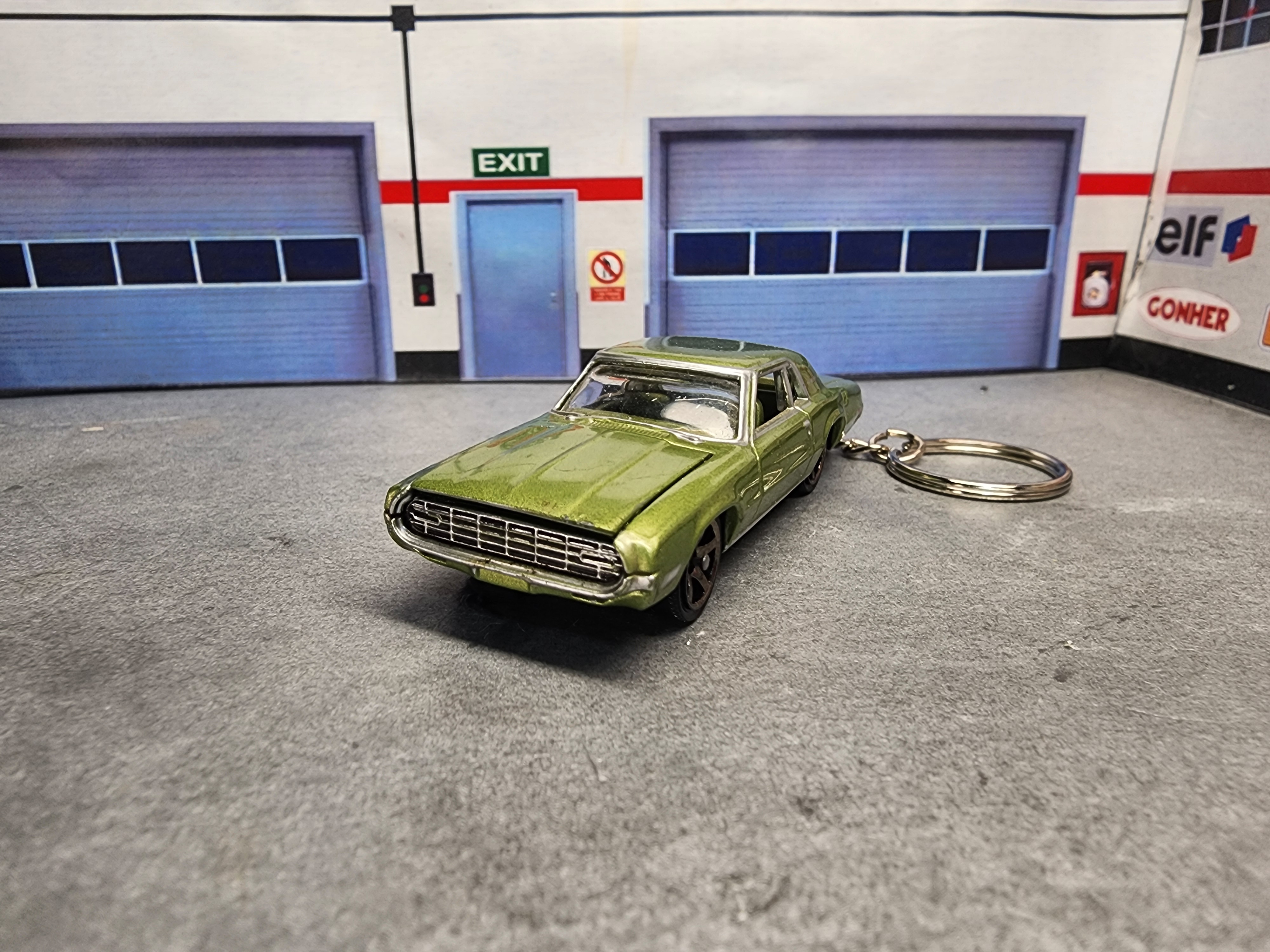 1968 Ford Thunderbird Keychain, 68 T-Bird Diecast Keychain 1:64 Scale