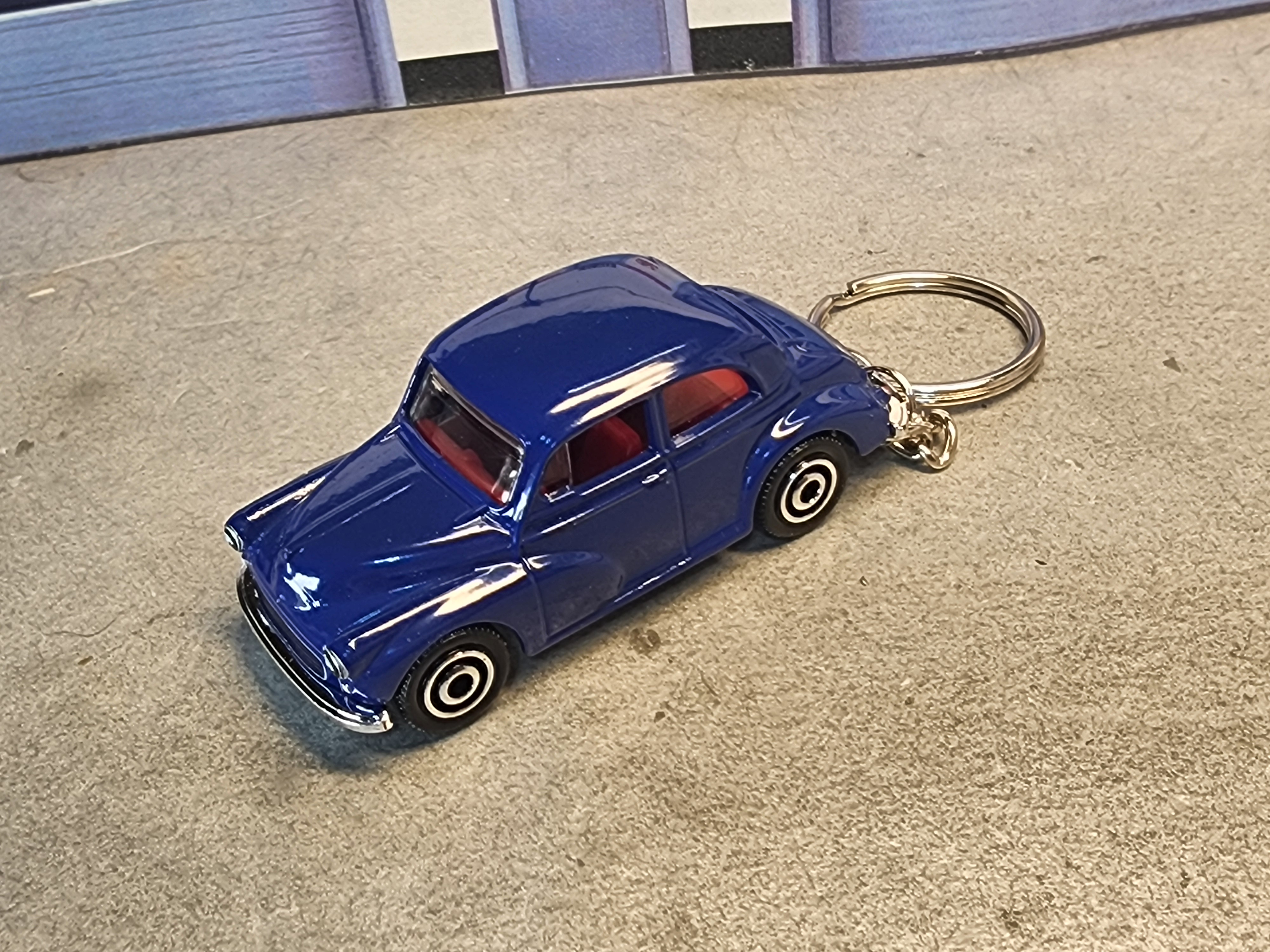 Morris Minor Saloon Keychain, 1:64 Scale Die Cast