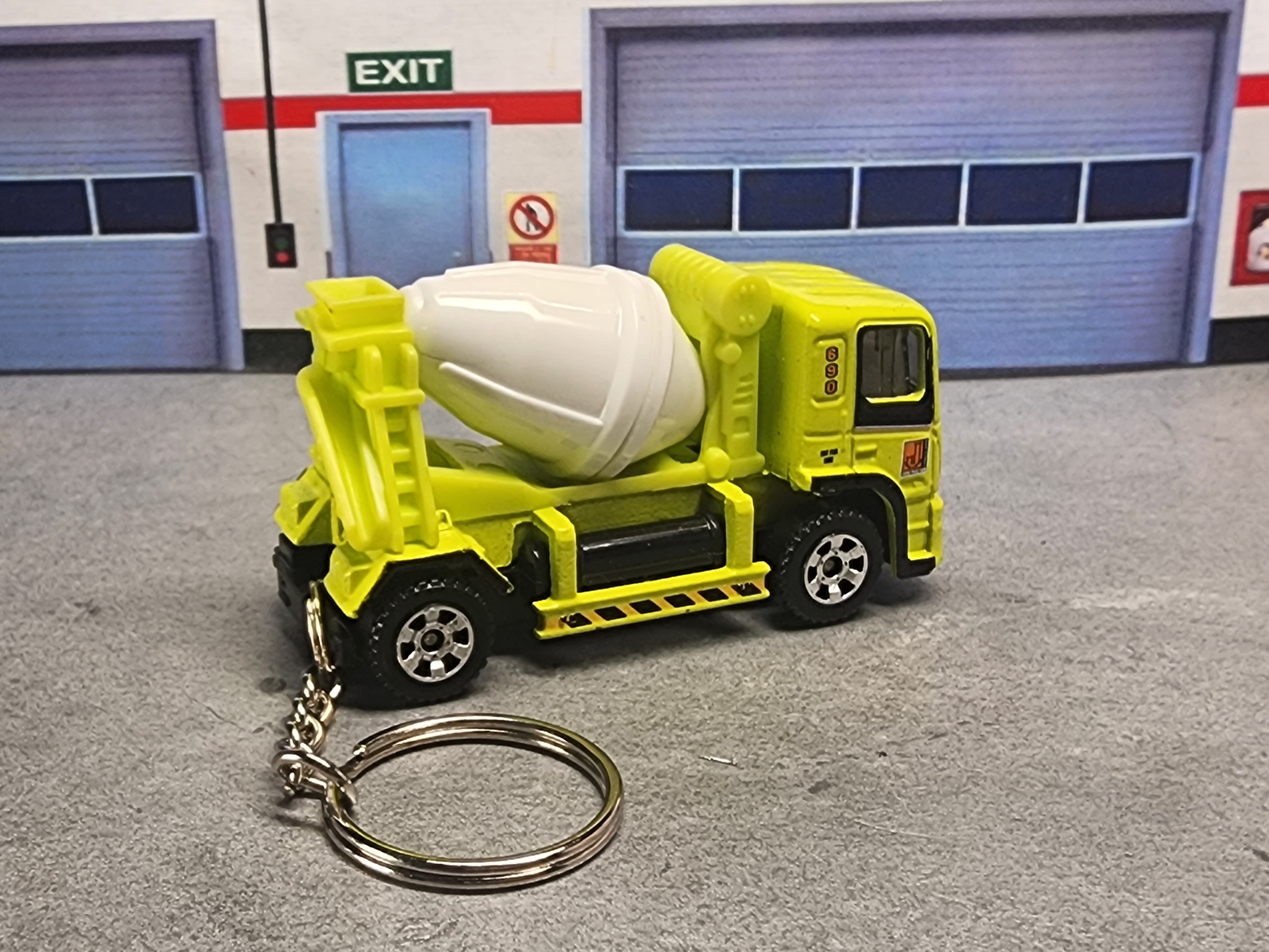 Mini Cement Mixer Truck Keychain, 1:64 Scale Diecast