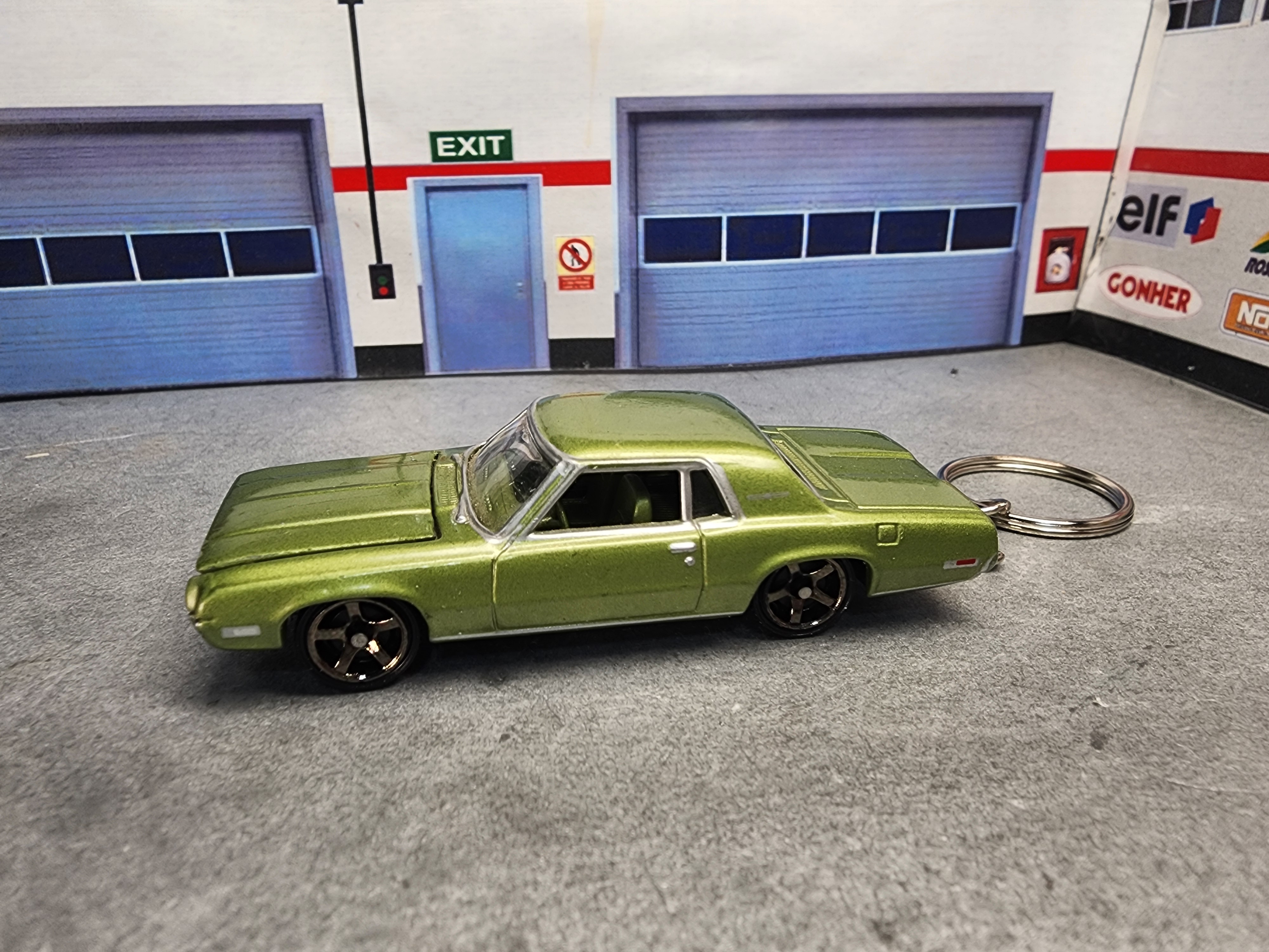 1968 Ford Thunderbird Keychain, 68 T-Bird Diecast Keychain 1:64 Scale