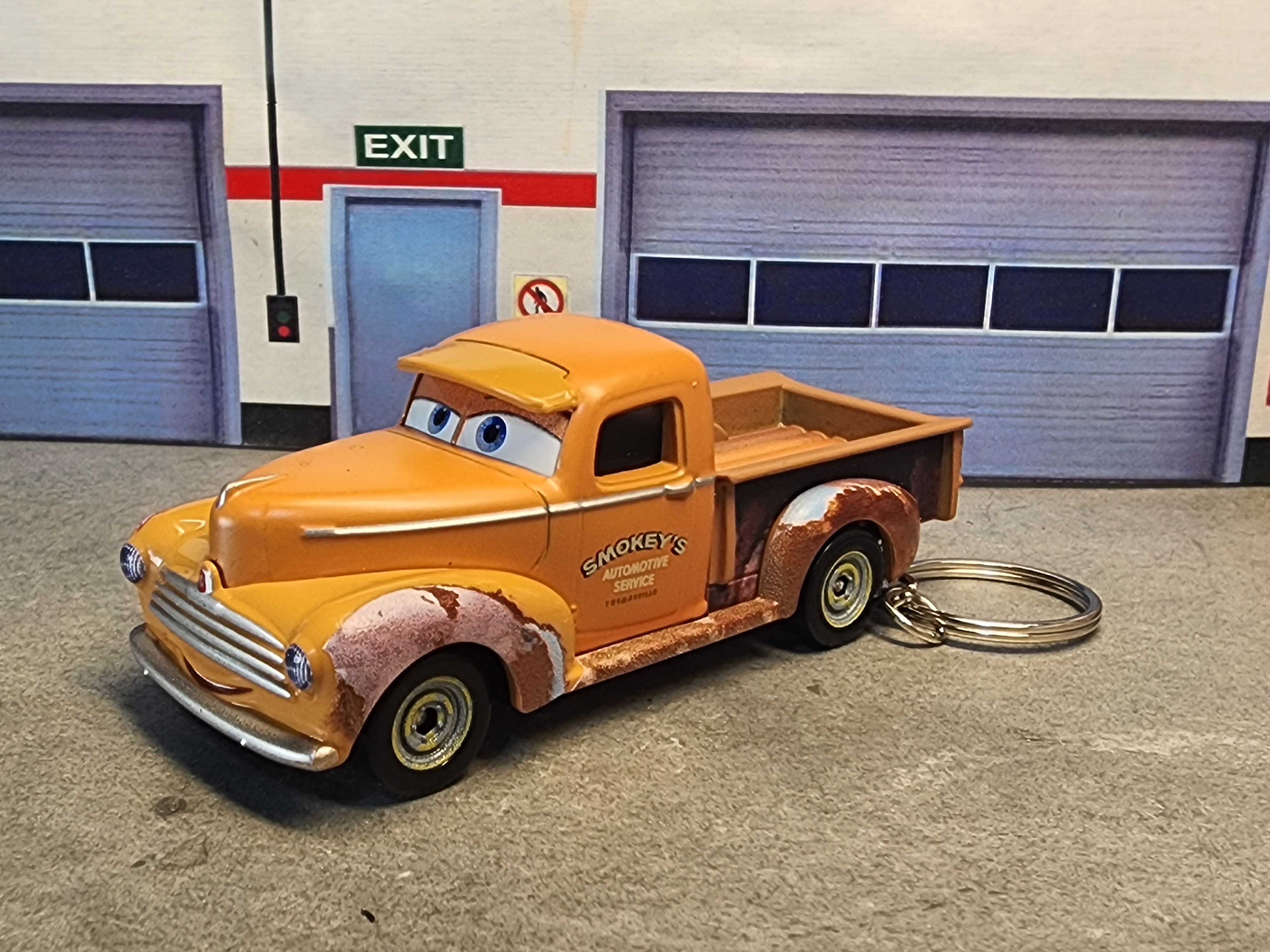 Smokey Pickup Truck Keychain: Pixar Cars Movie 3 Diecast Keychain