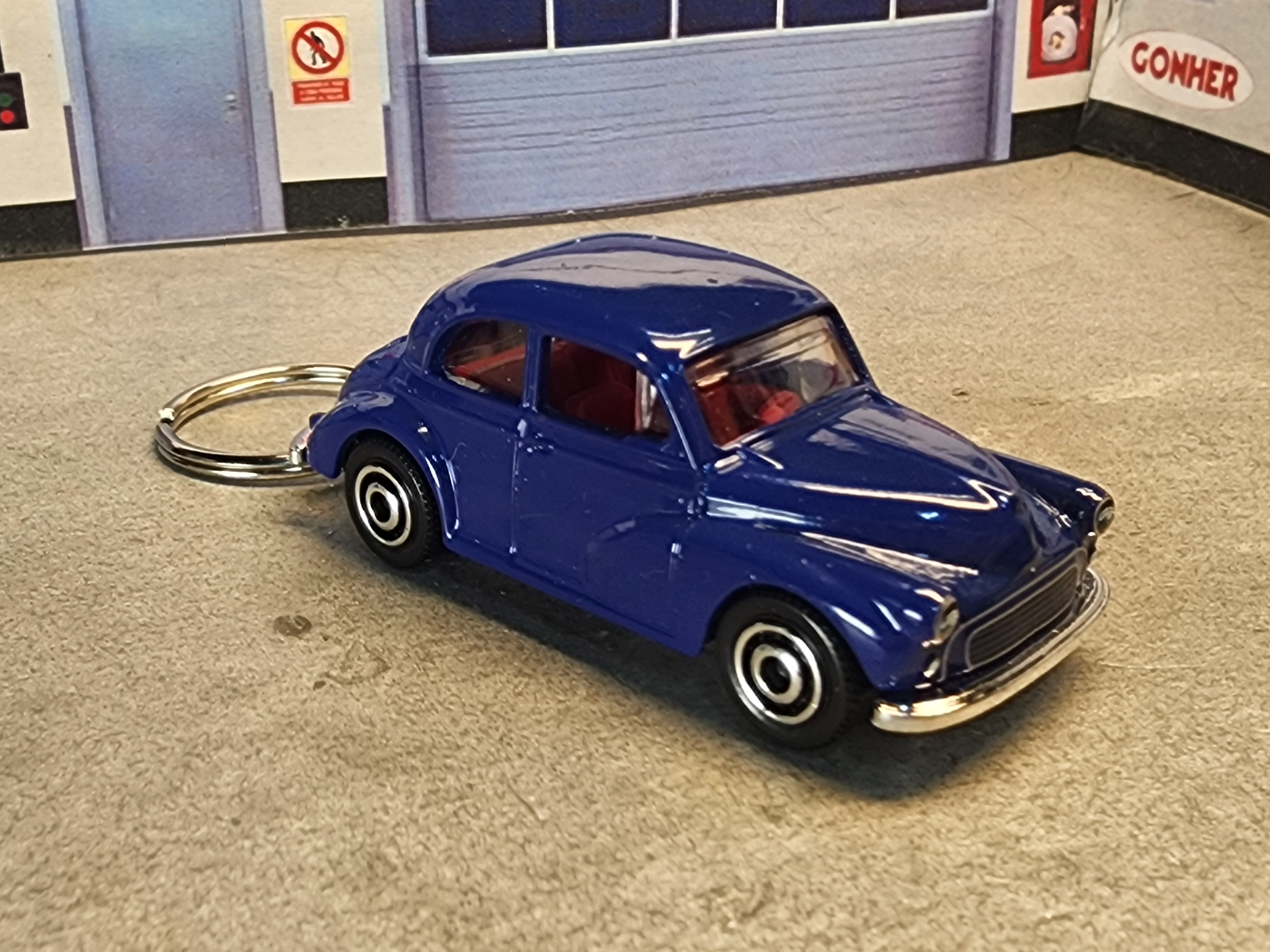 Morris Minor Saloon Keychain, 1:64 Scale Die Cast