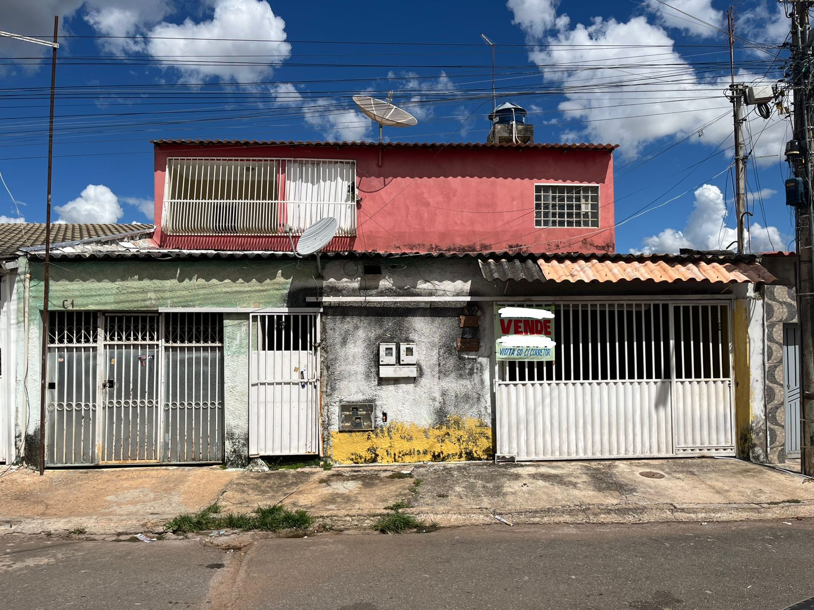 Vende-se sobrado em Santa Maria-DF