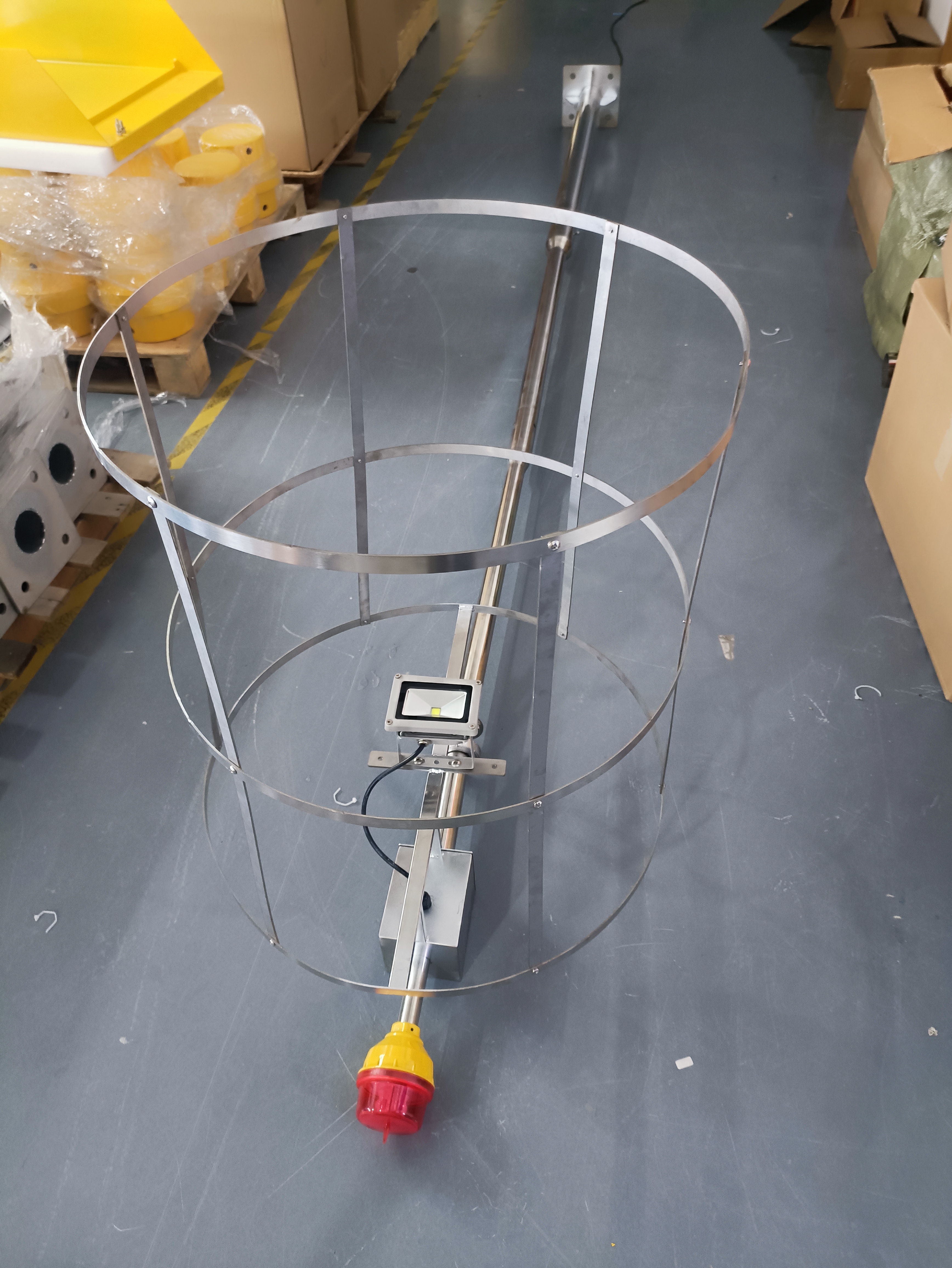 LIGHTED HELIPAD WINDSOCK WITH 340mm DIAMATER FRAME AND POLE WSFRMPOL