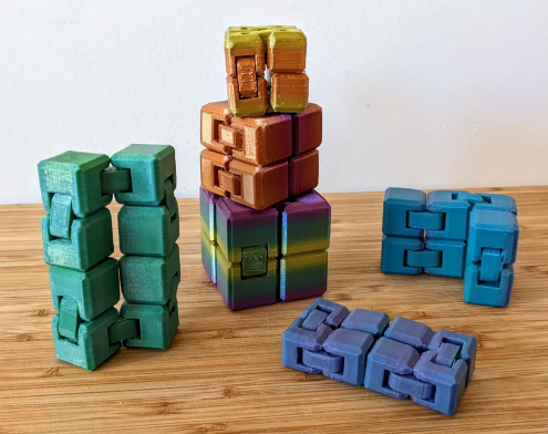 Renkli Sonsuz Fidget Küpleri