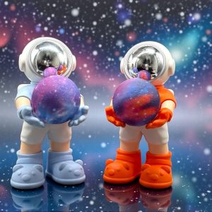 Figuras de Astronauta con Planeta