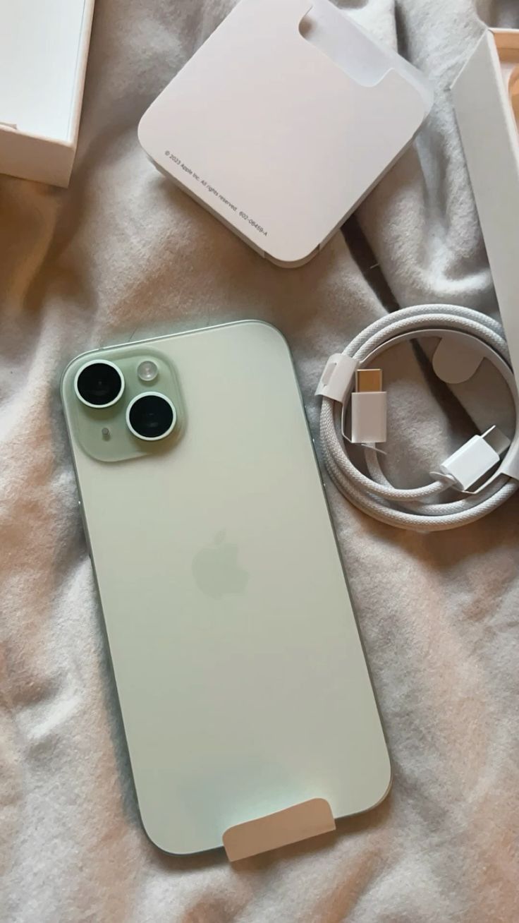 iPhone 15 6.1-inch 128GB Green 2023