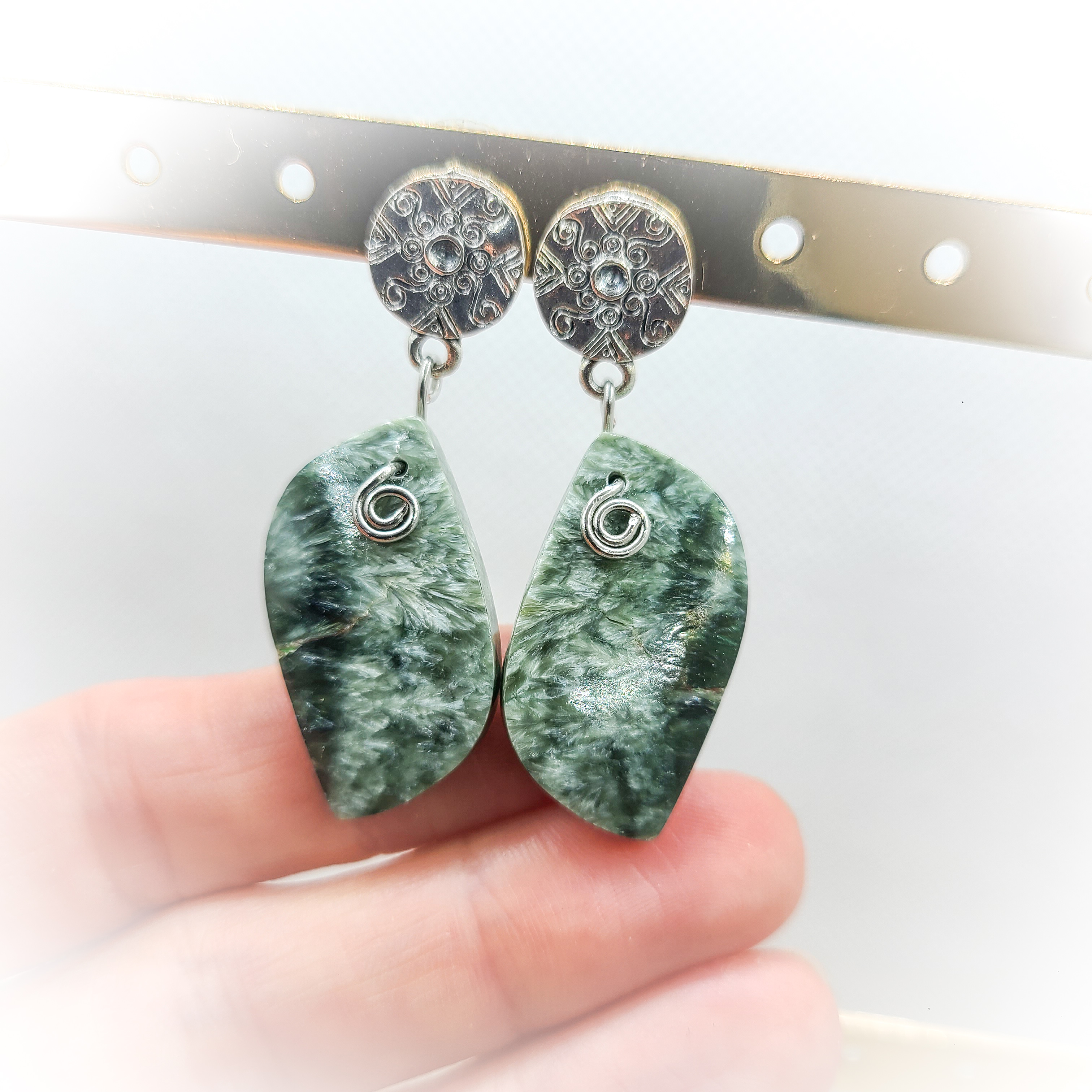 Boucles d’oreilles en séraphinite