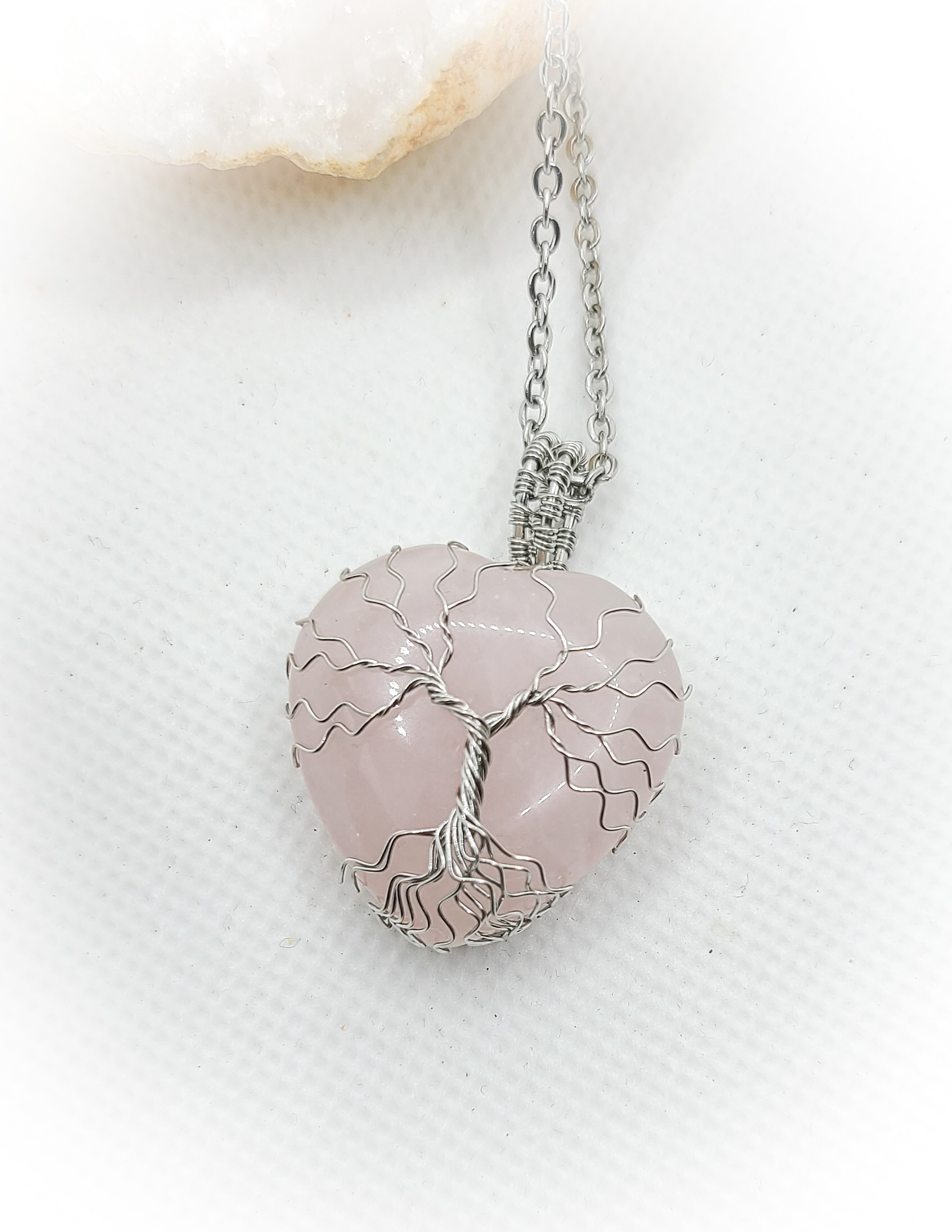 Pendentif arbre de vie en quartz rose – cœur en pierre naturelle