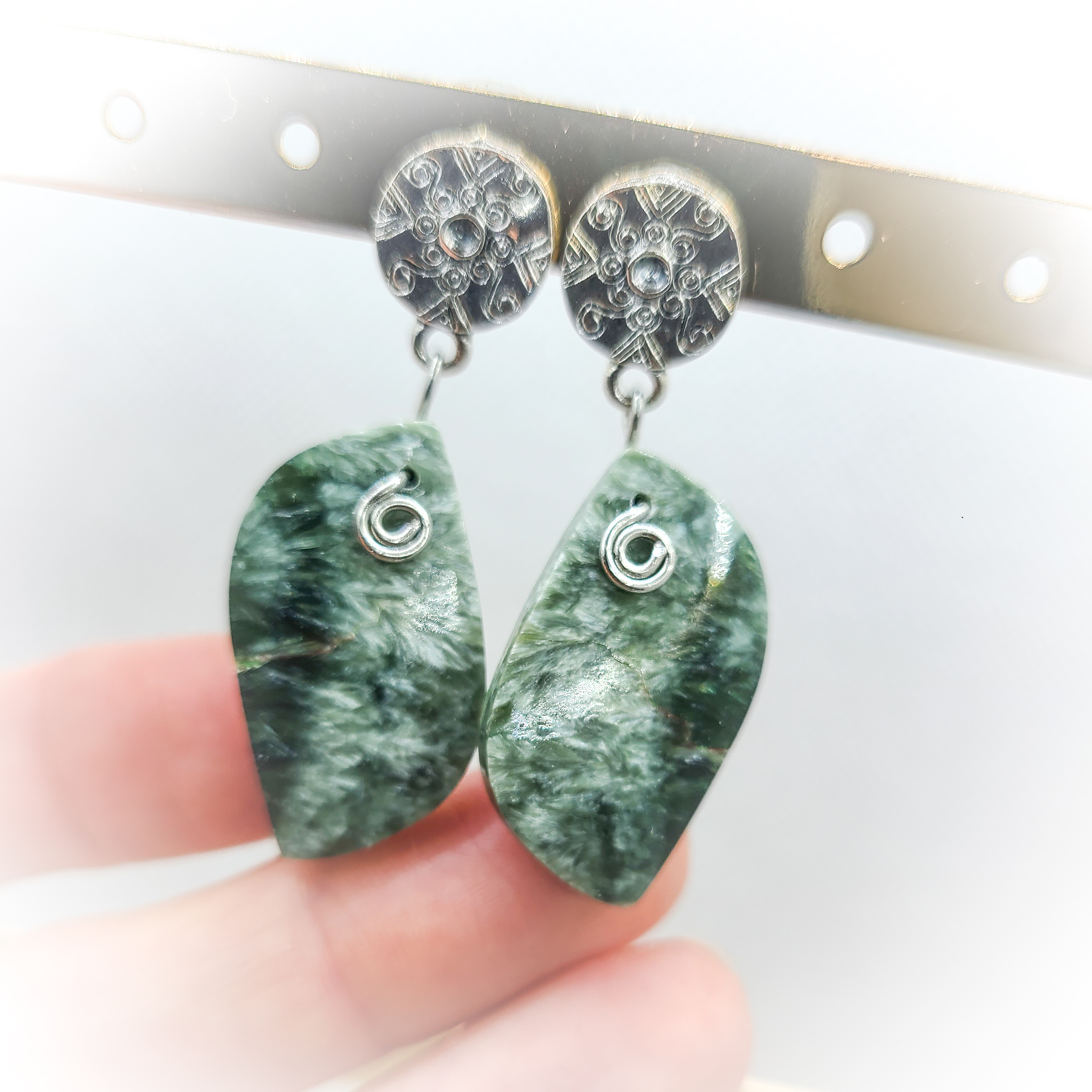 Boucles d’oreilles en séraphinite