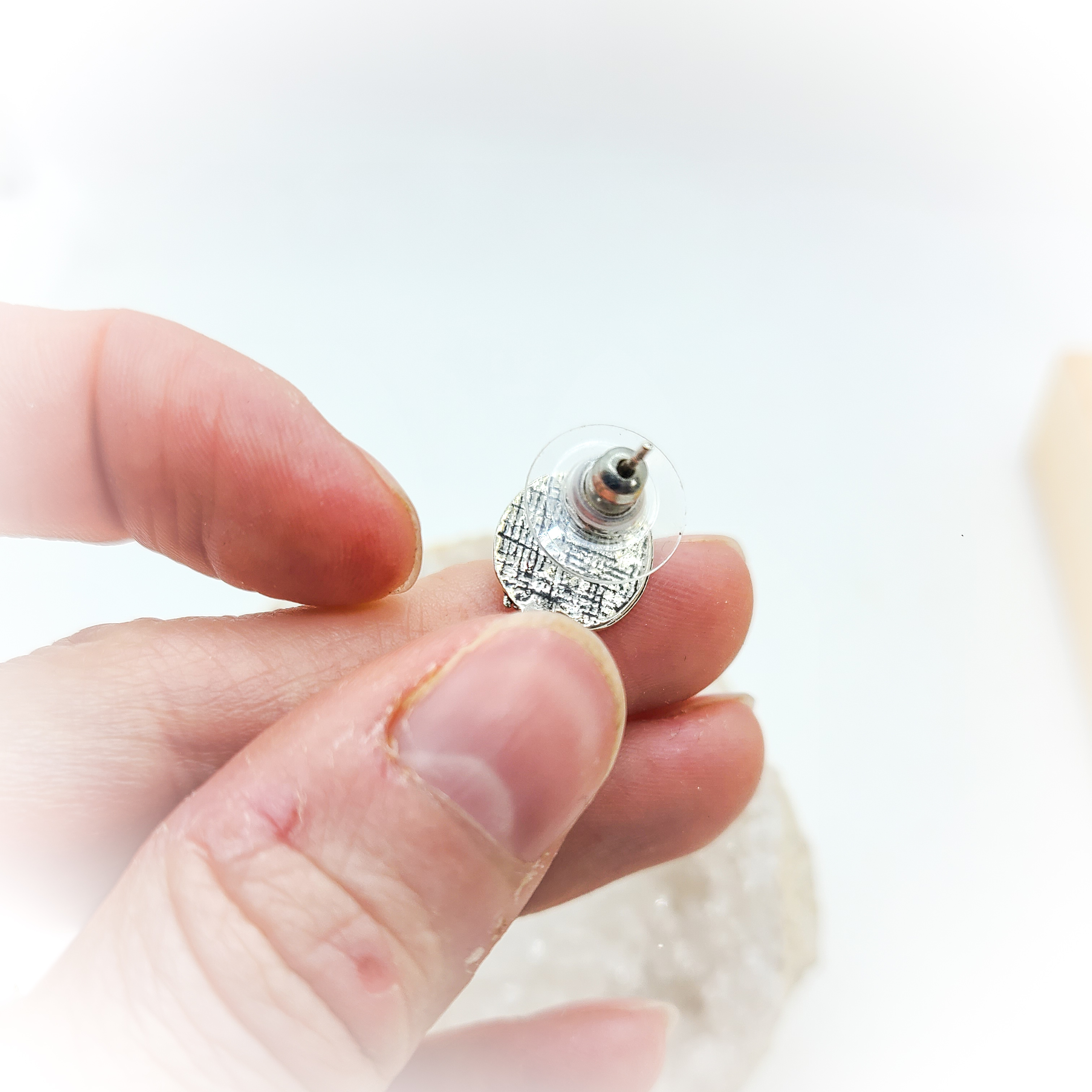 Boucles d’oreilles en opale dendritique